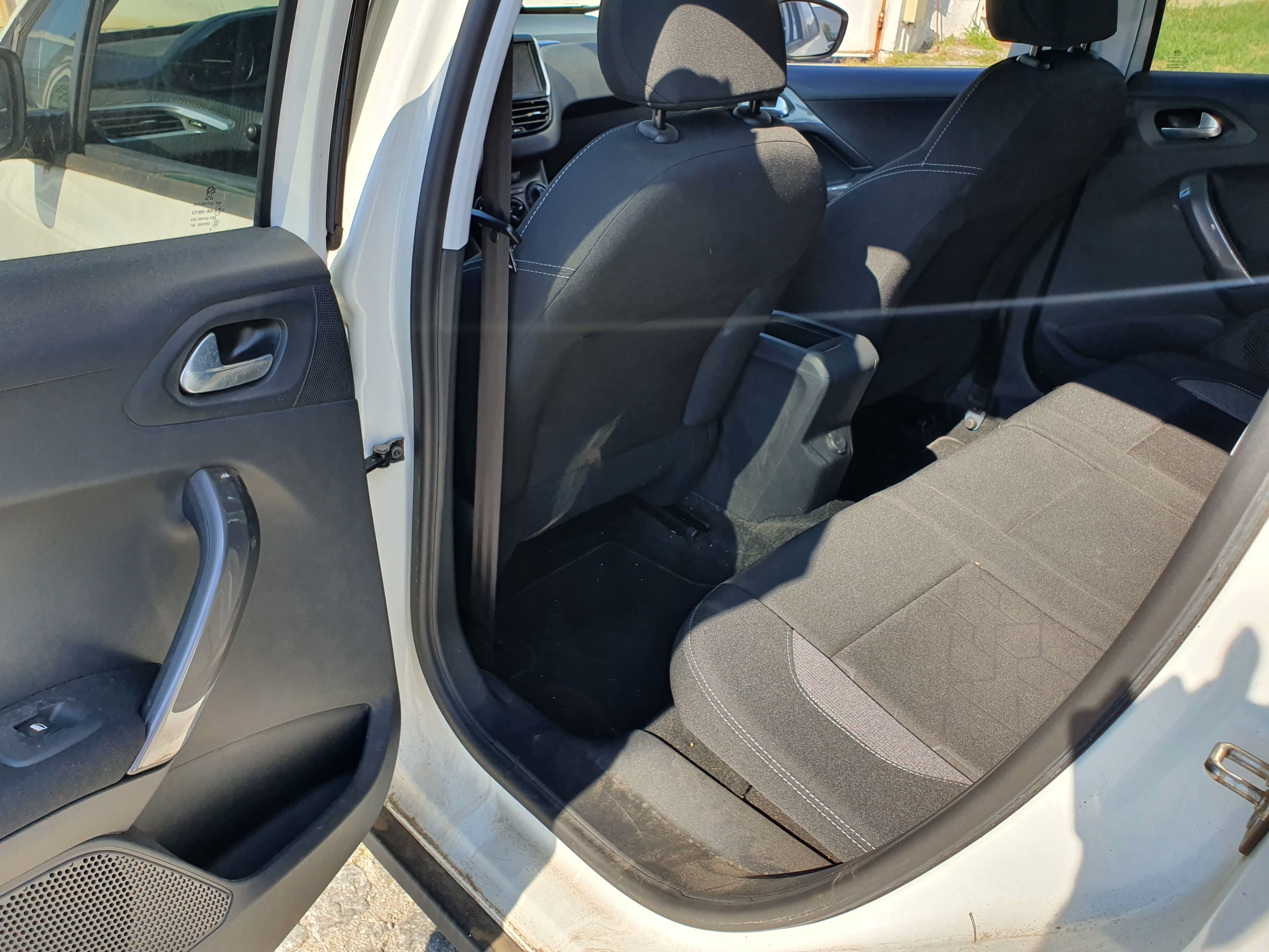 Peugeot 2008  · Ano 2017 — imagem 23