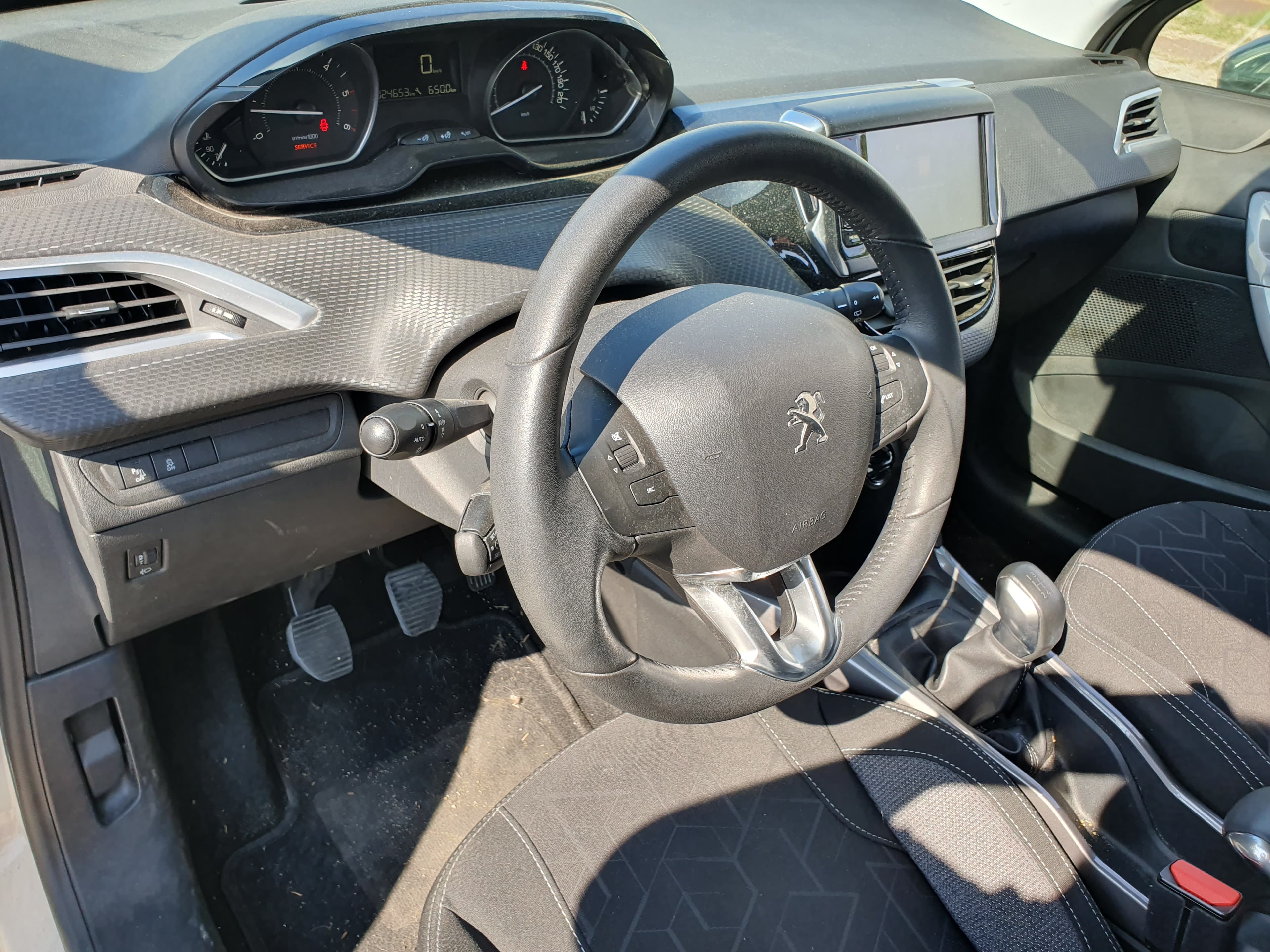 Peugeot 2008  · Ano 2017 — imagem 30