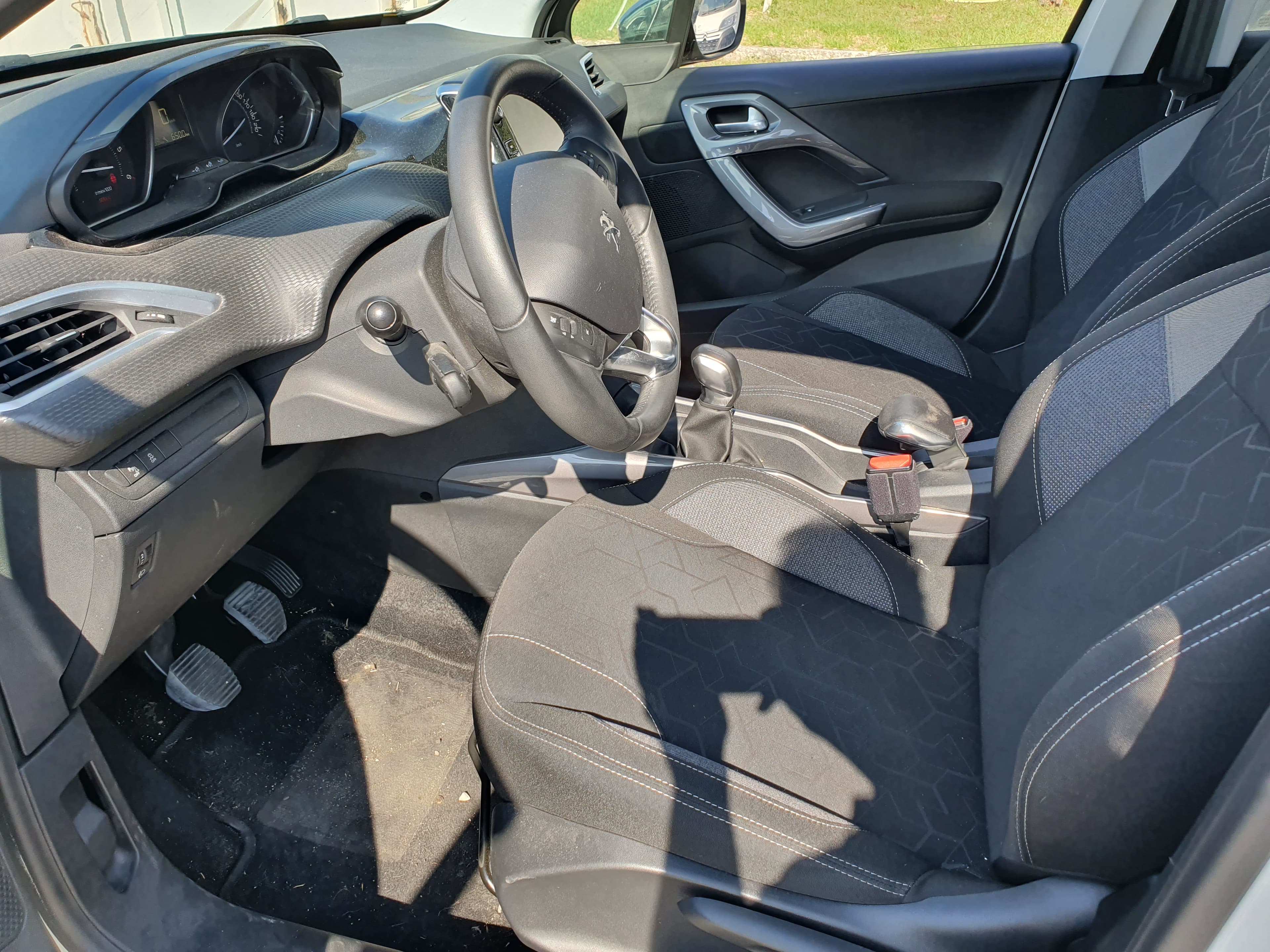 Peugeot 2008  · Ano 2017 — imagem 28