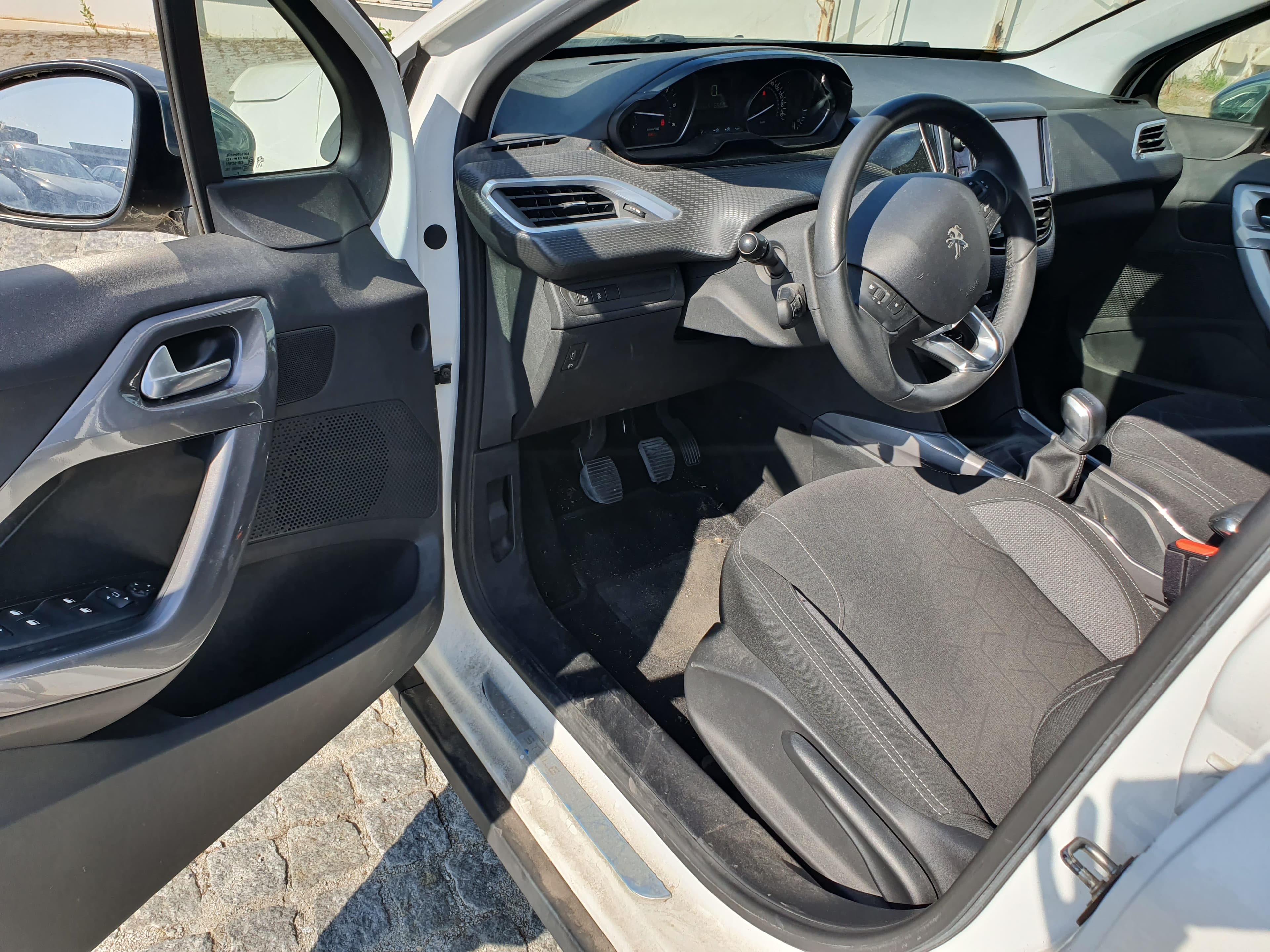 Peugeot 2008  · Ano 2017 — imagem 26