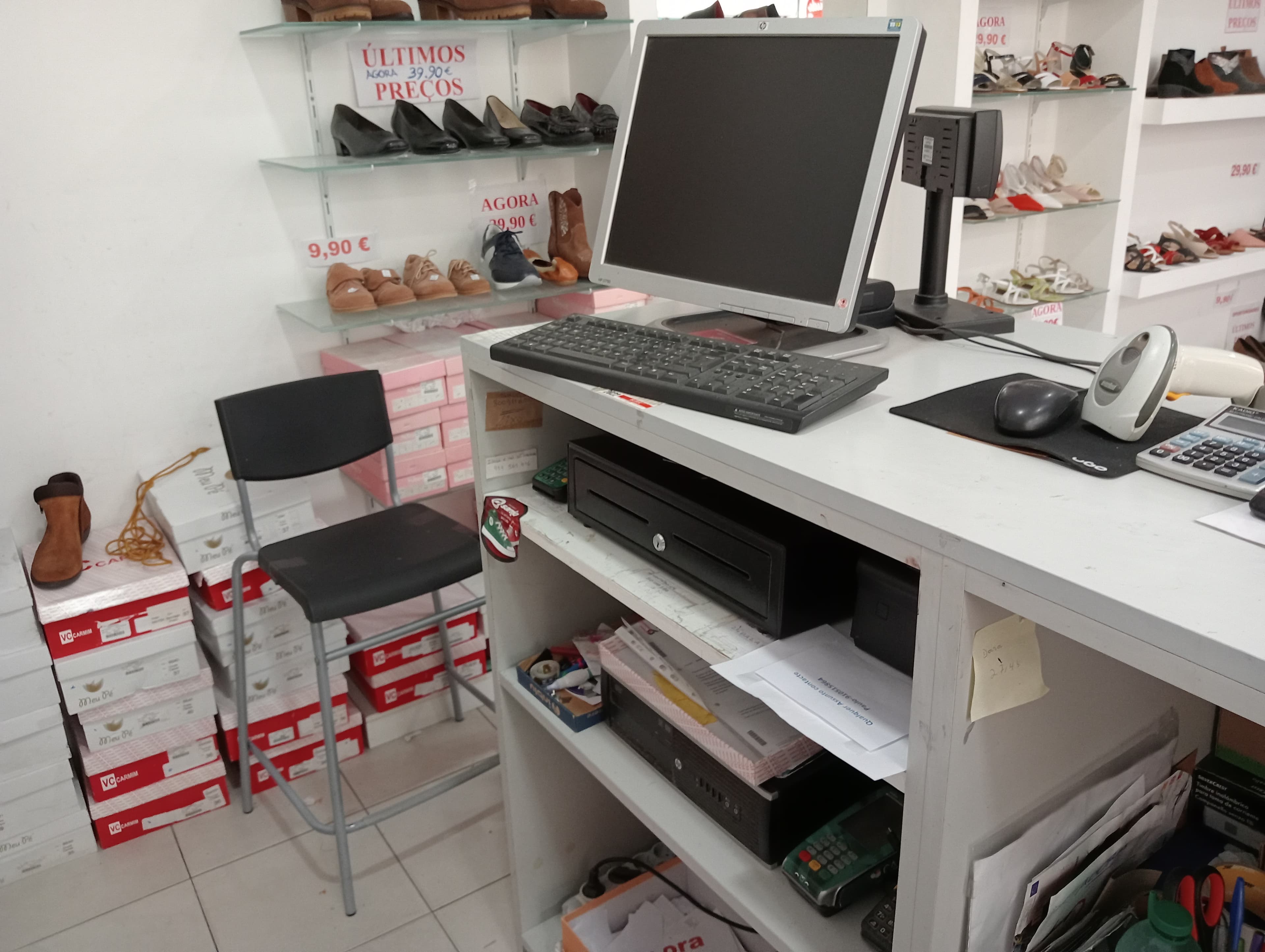 Calçado · Expositores · Equipamento de Escritório — image 21