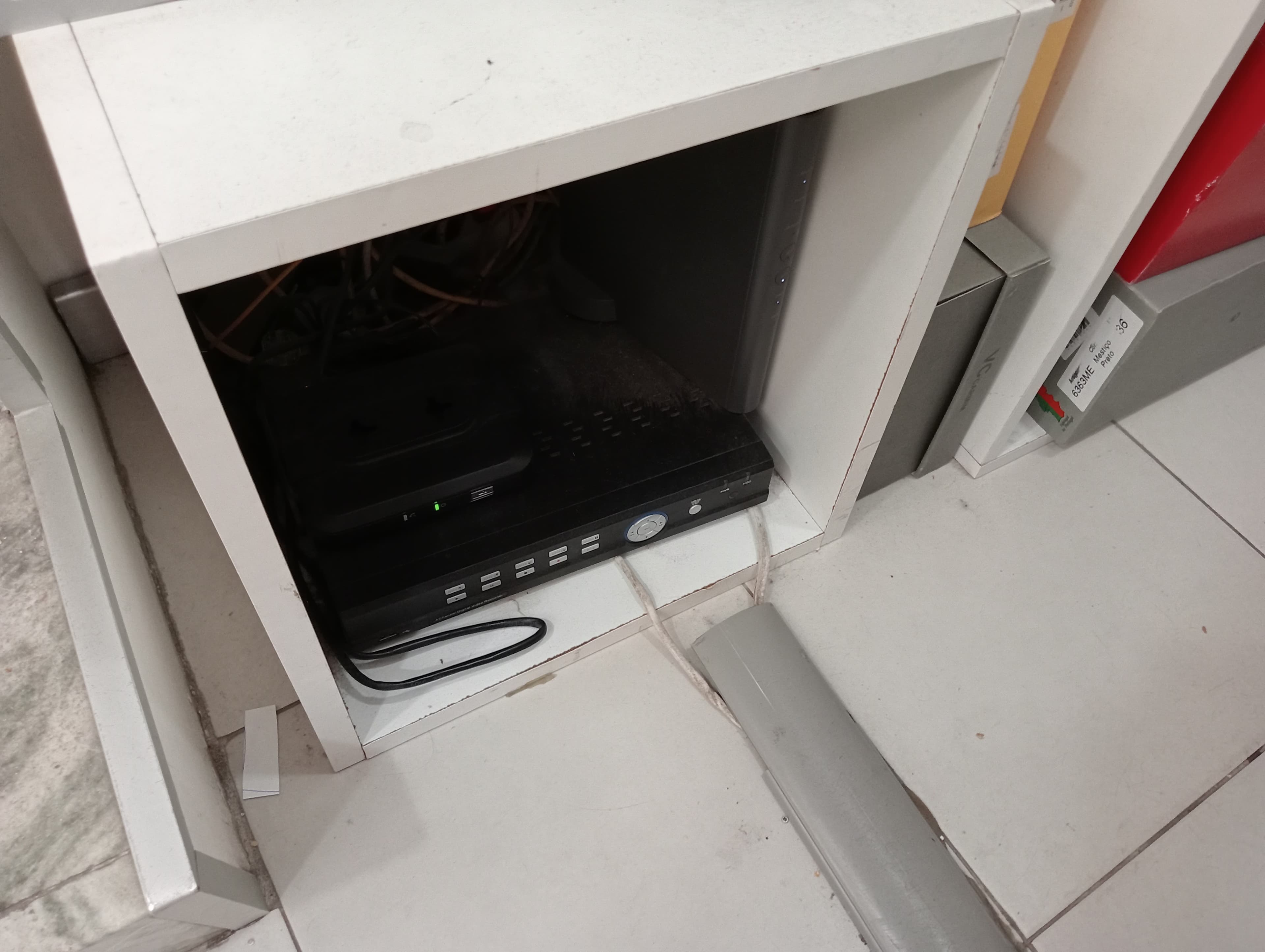 Calçado · Expositores · Equipamento de Escritório — image 22