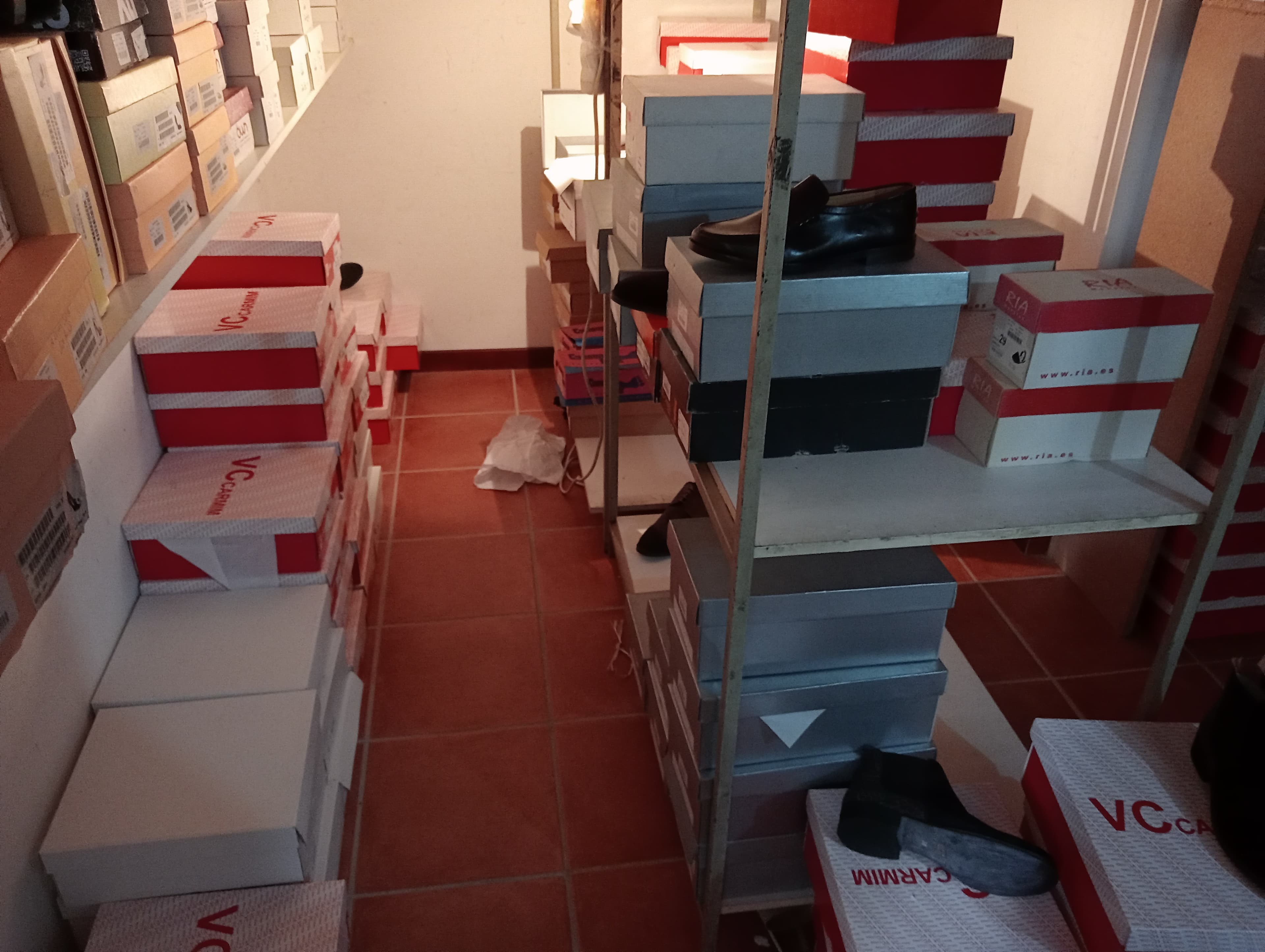 Calçado · Expositores · Equipamento de Escritório — image 16
