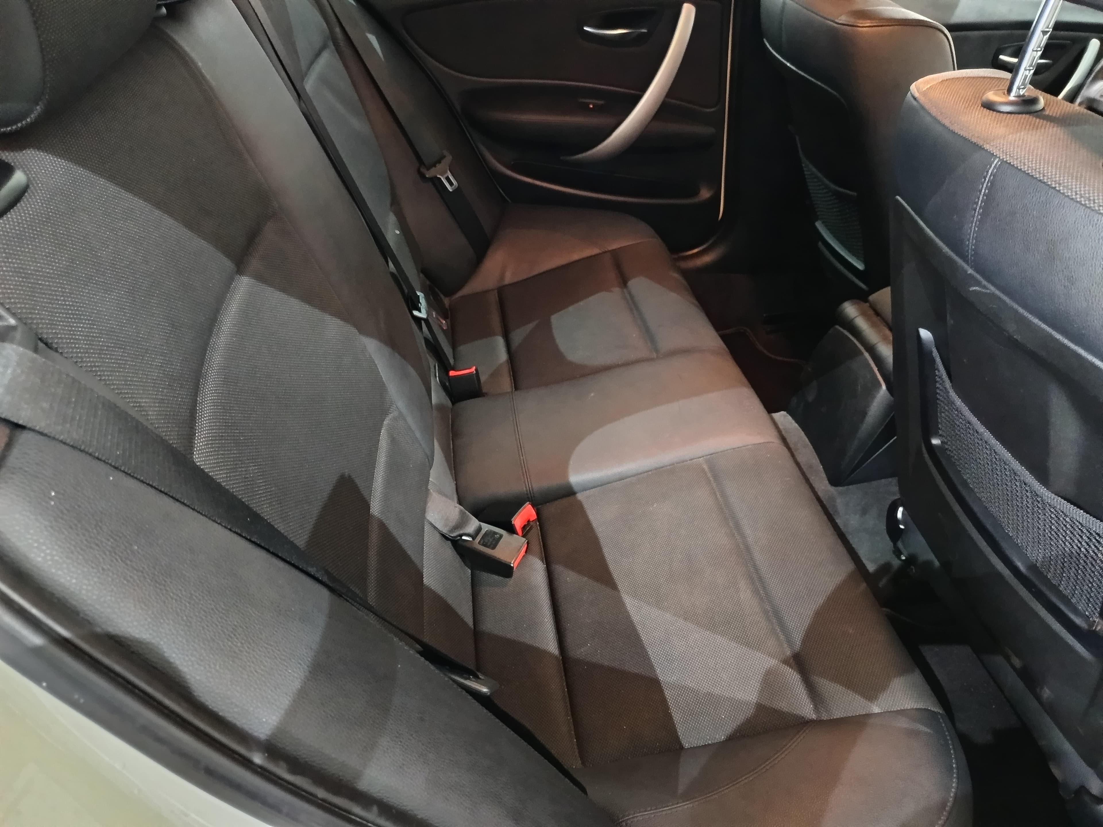 BMW 118D · Ano 2011 — imagen 27