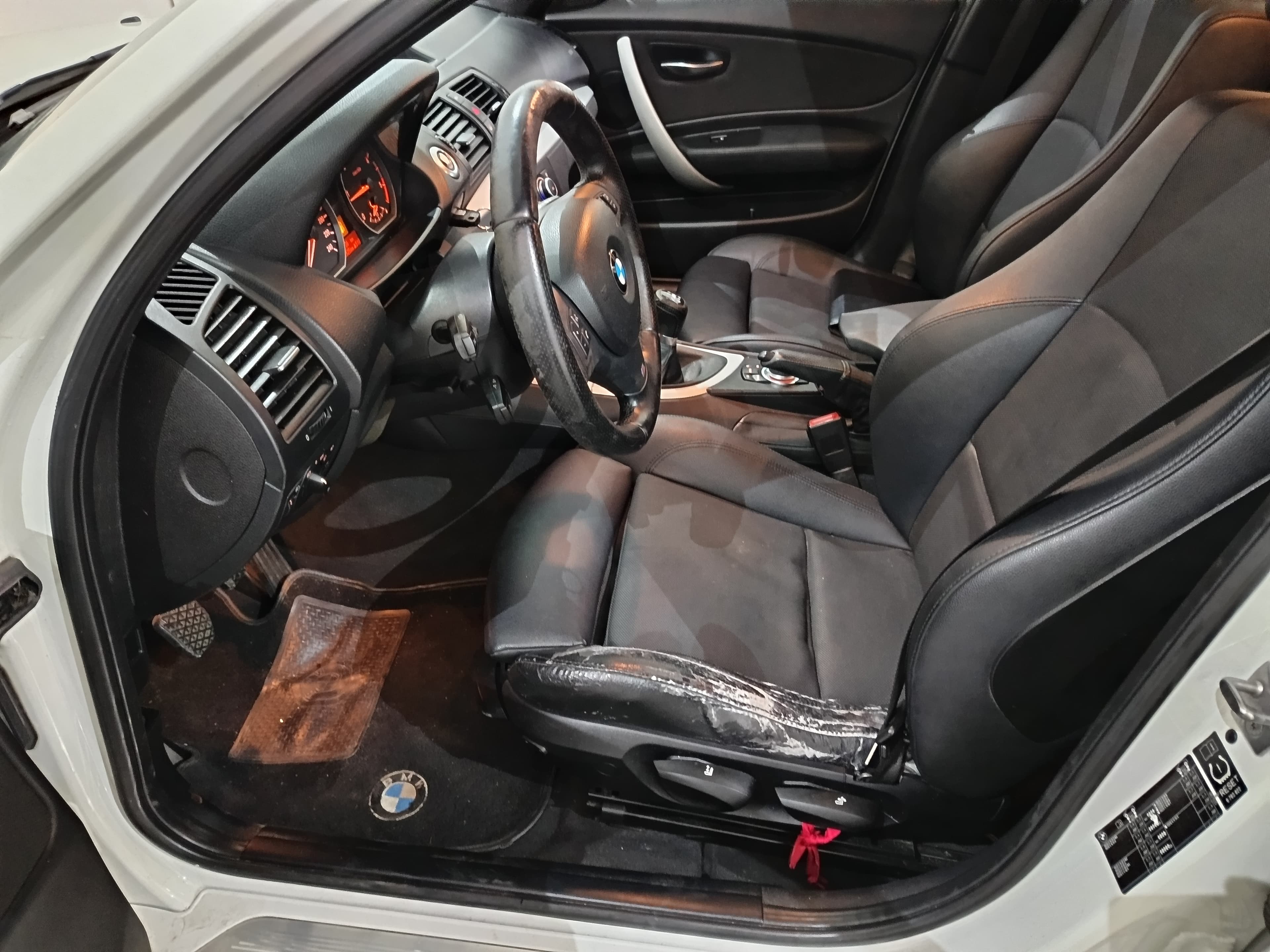 BMW 118D · Ano 2011 — imagen 34
