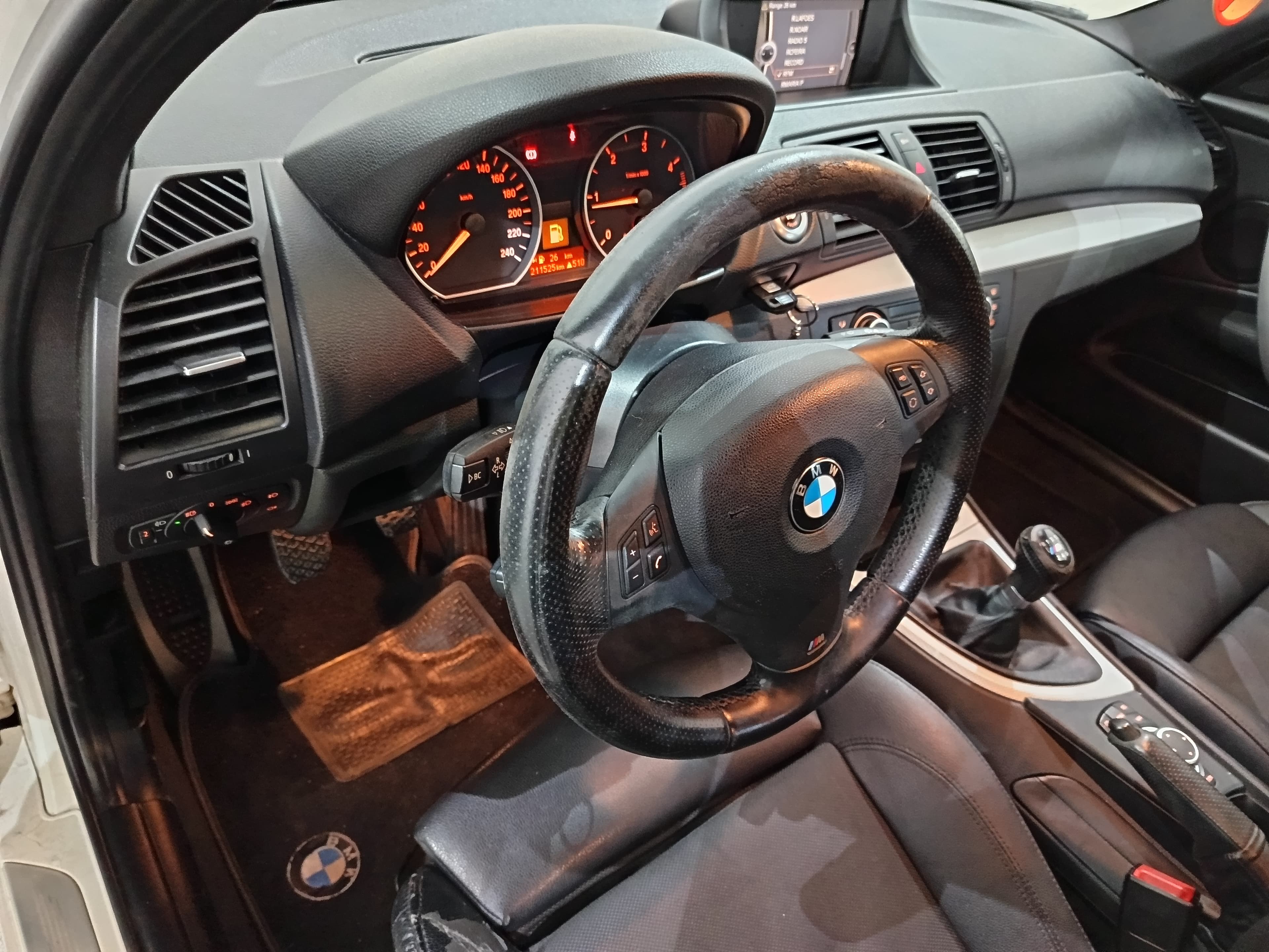 BMW 118D · Ano 2011 — imagen 37