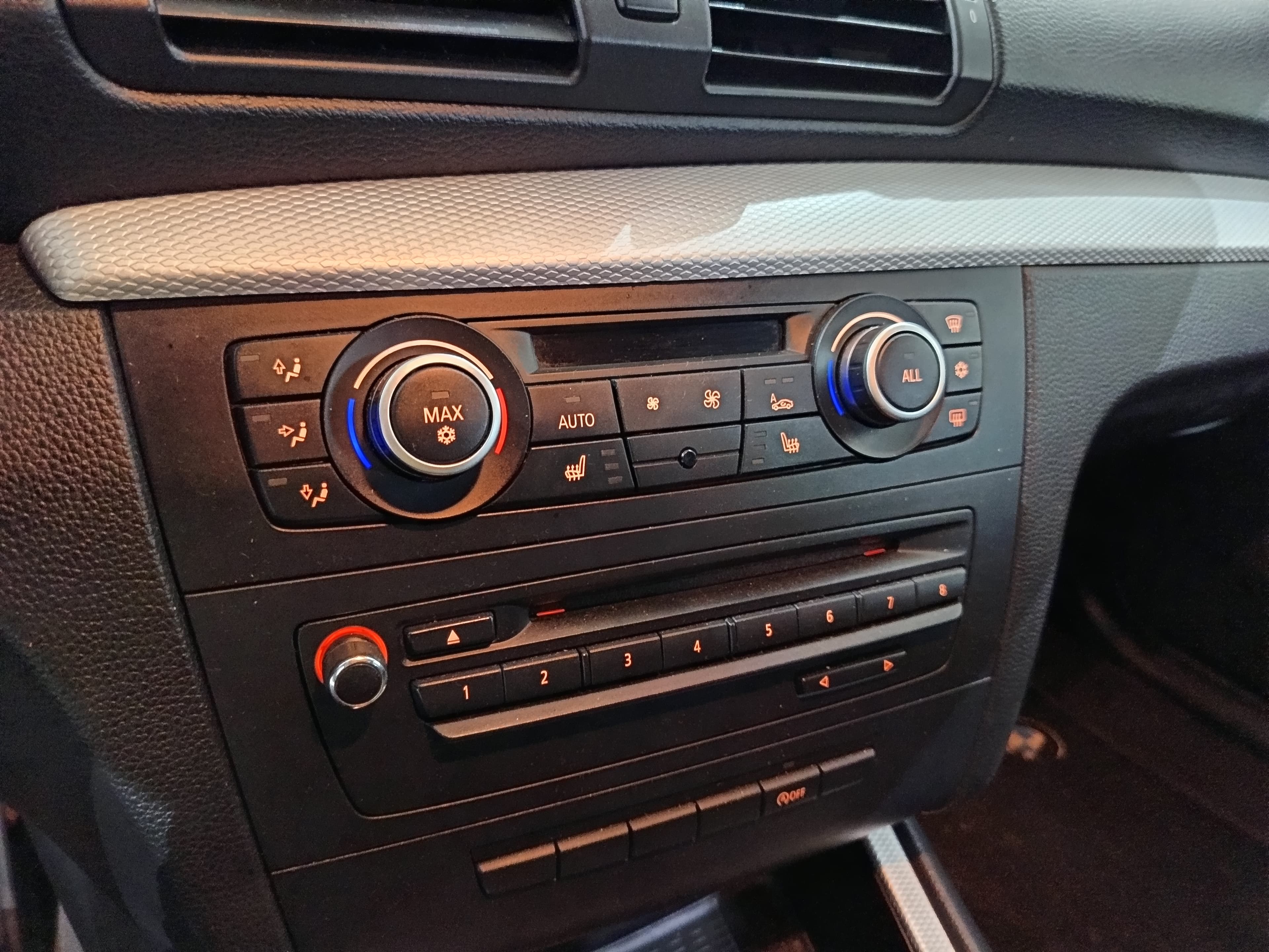 BMW 118D · Ano 2011 — imagen 41