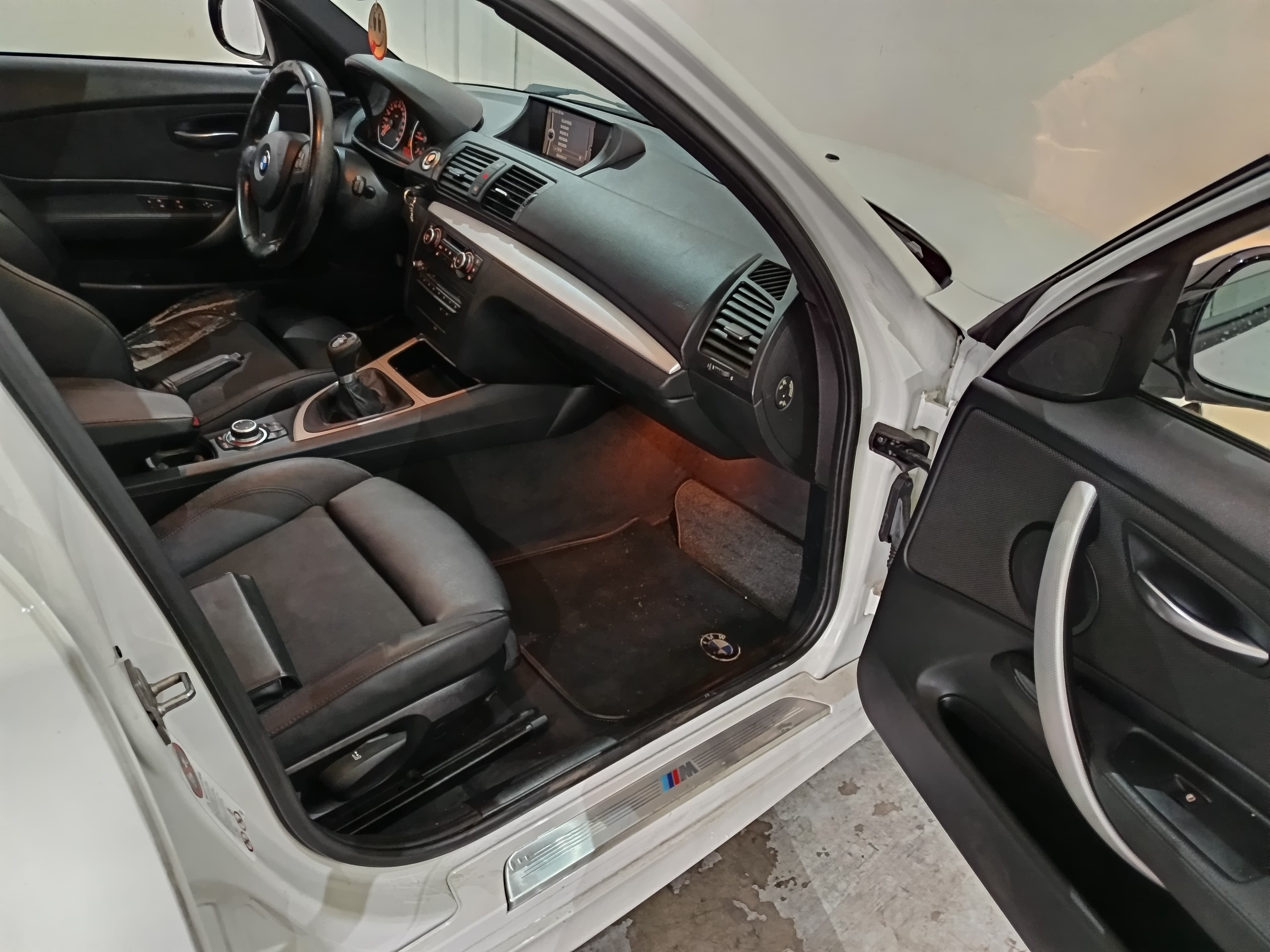 BMW 118D · Ano 2011 — imagen 29