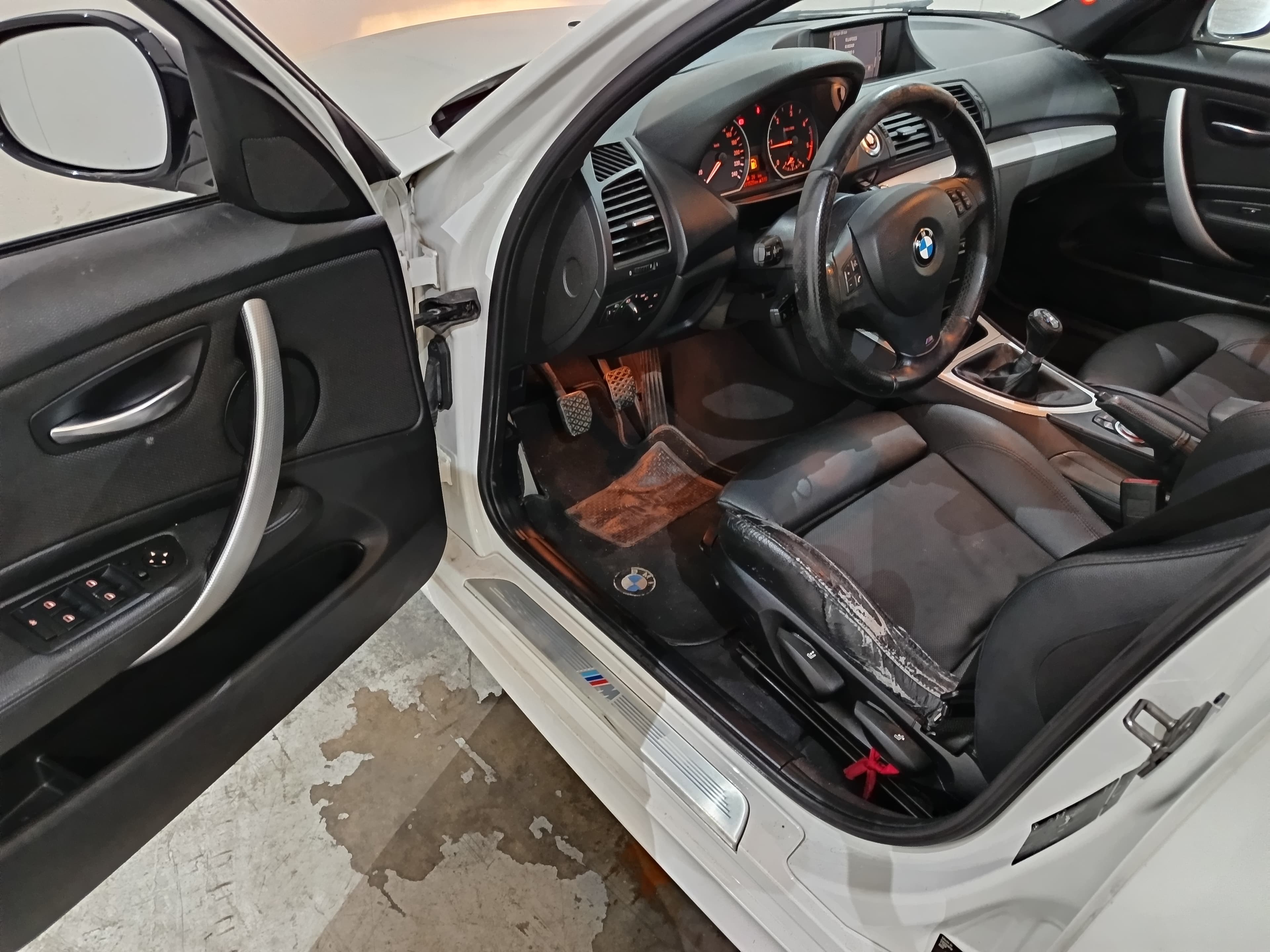 BMW 118D · Ano 2011 — imagen 32