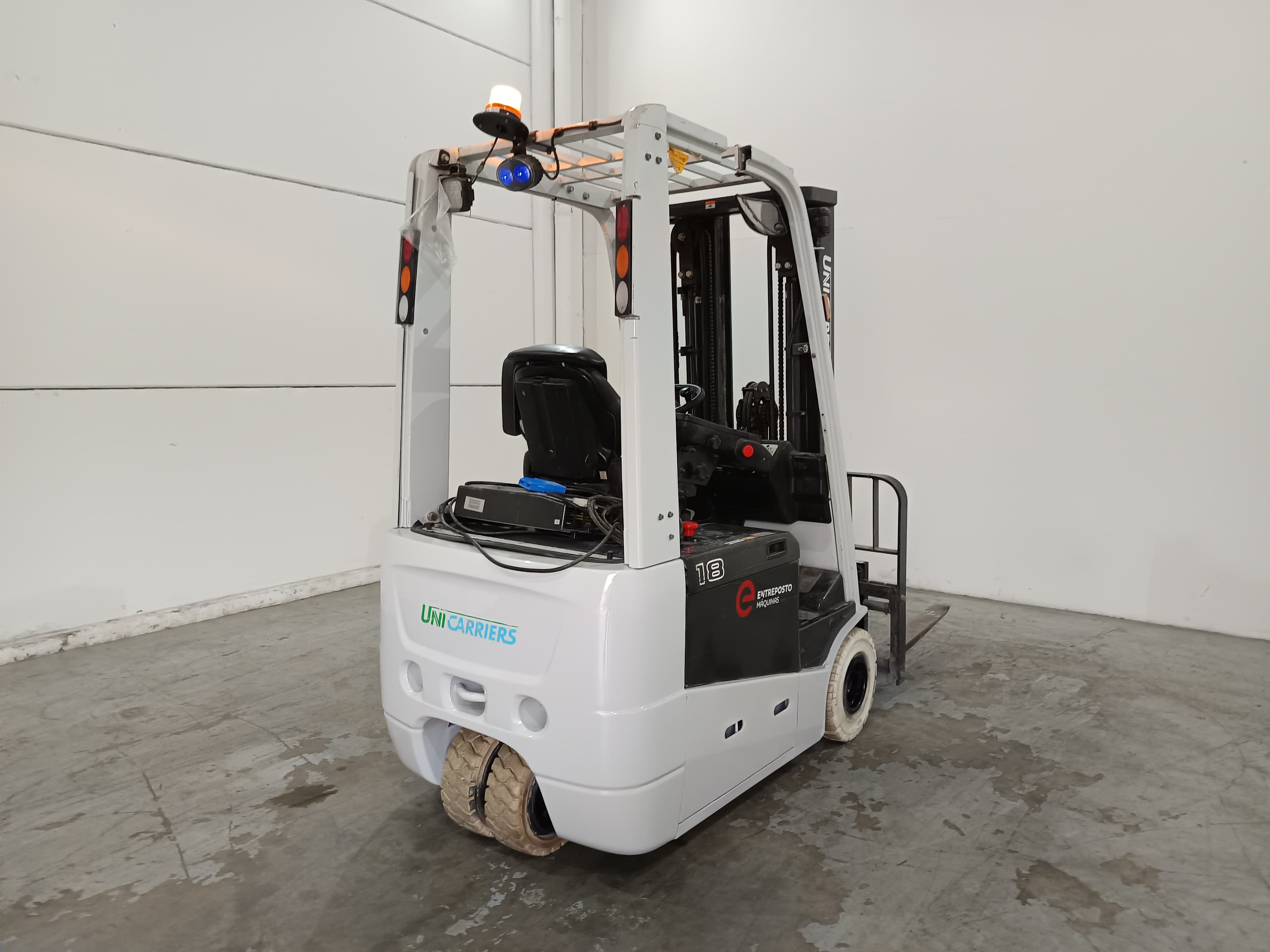Empilhador Elétrico Unicarries · Ano 2017 — imagem 4