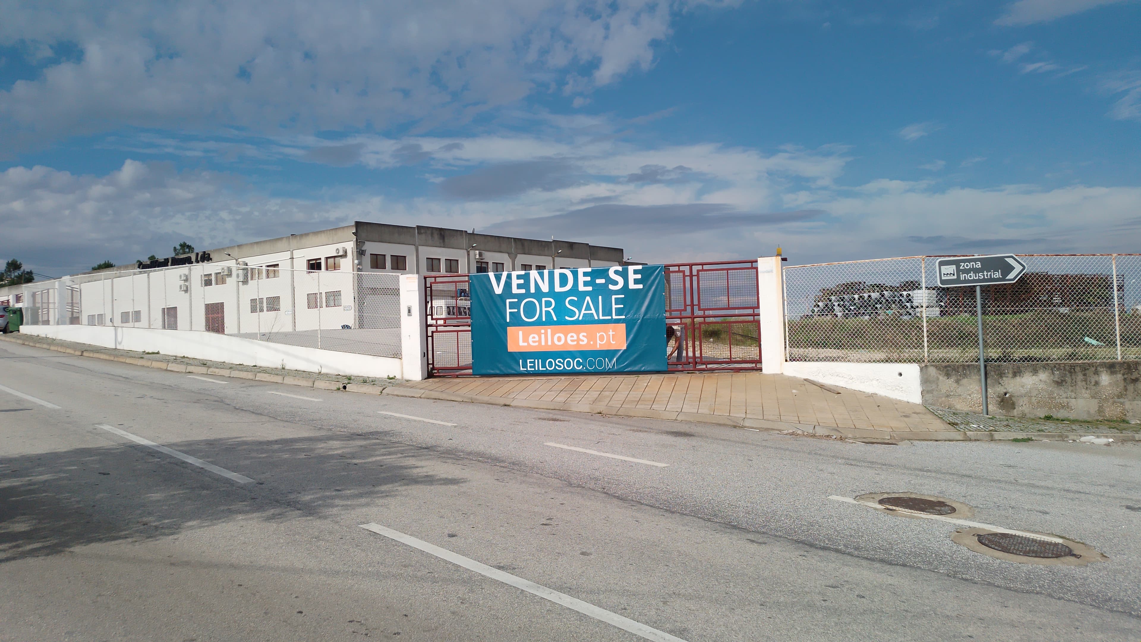 Armazém + Lote para Construção · Tabuaço, Viseu