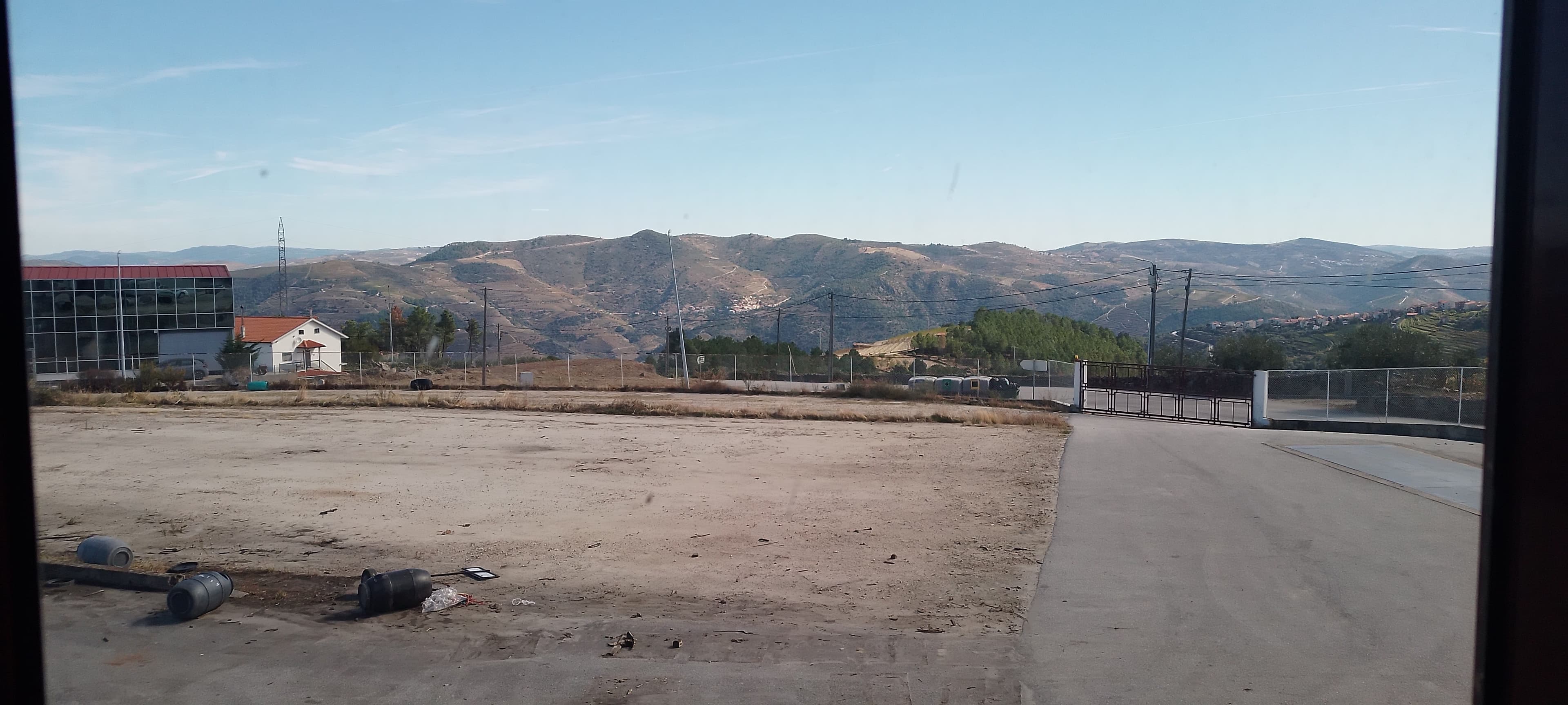 Armazém + Lote para Construção · Tabuaço, Viseu — imagen 12