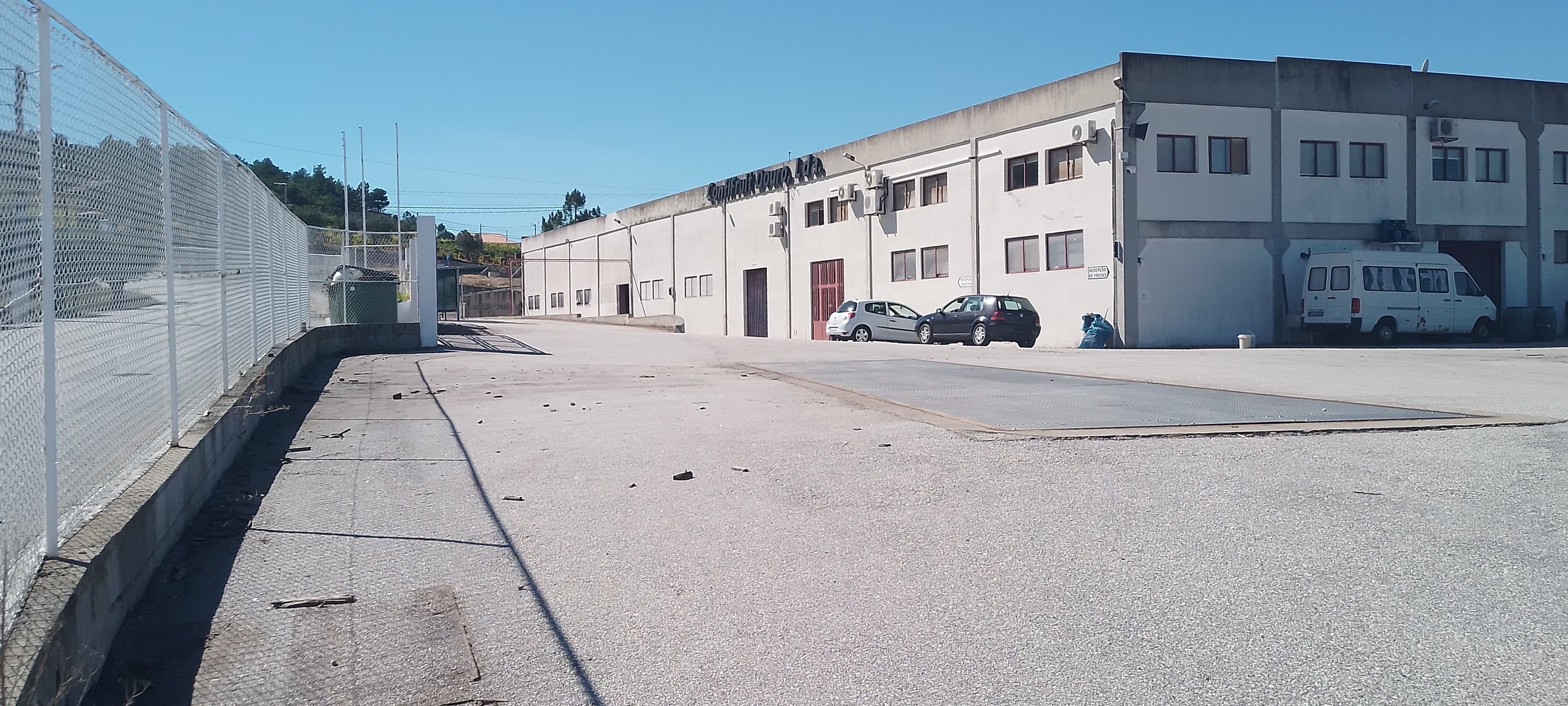 Armazém + Lote para Construção · Tabuaço, Viseu — imagen 4
