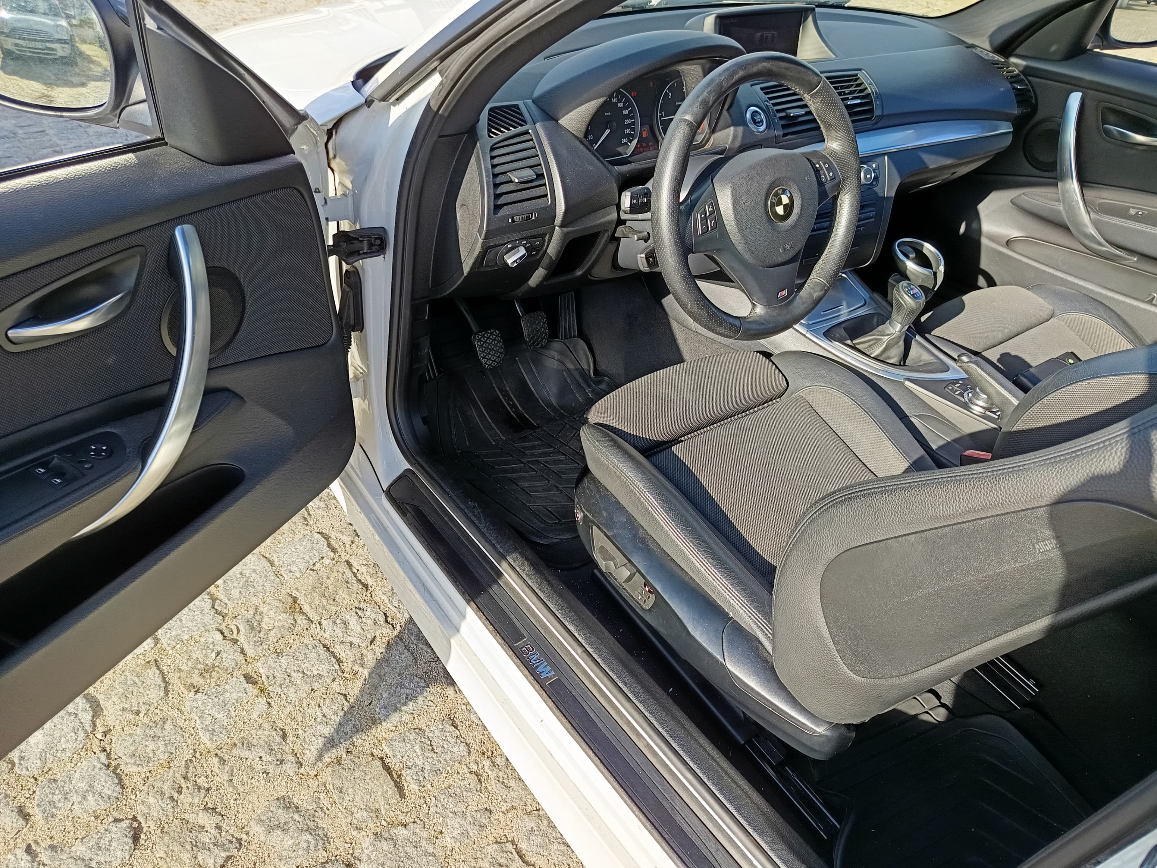 BMW 118d · Ano 2012 — imagem 24