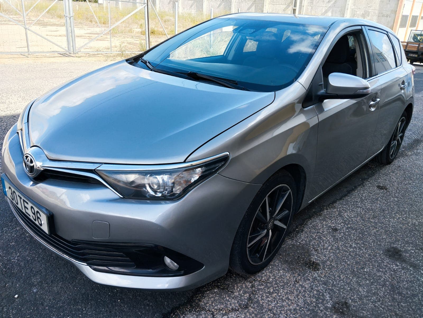 Toyota Auris · Ano 2017 — image 1