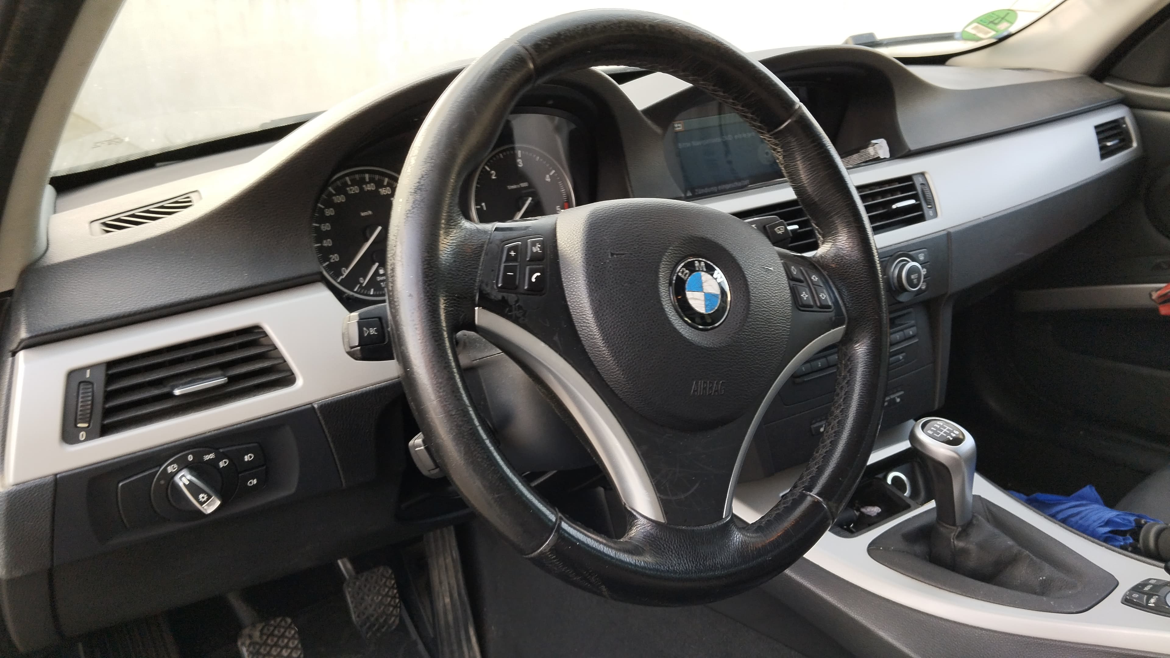 BMW 318D — image 6