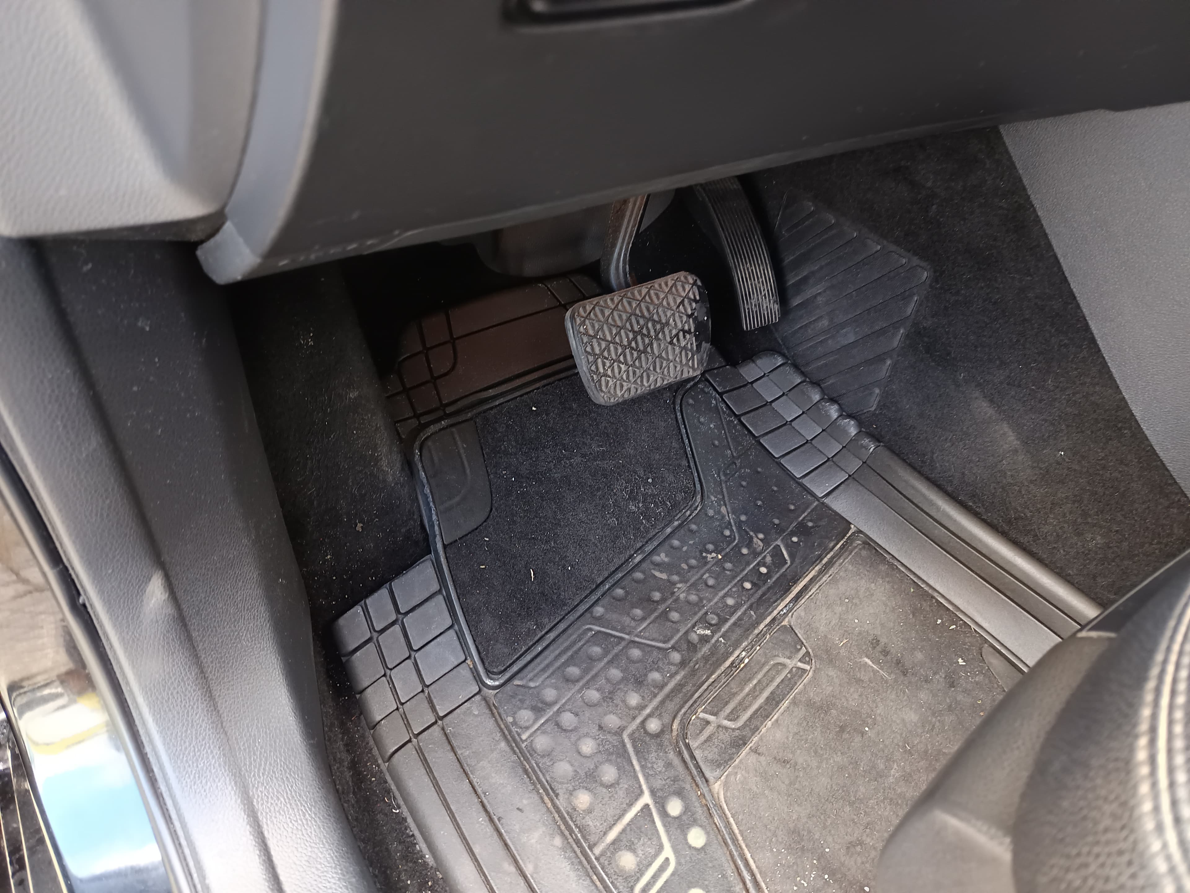 Mercedes-Benz B180 CDI · Ano 2012 — imagem 30