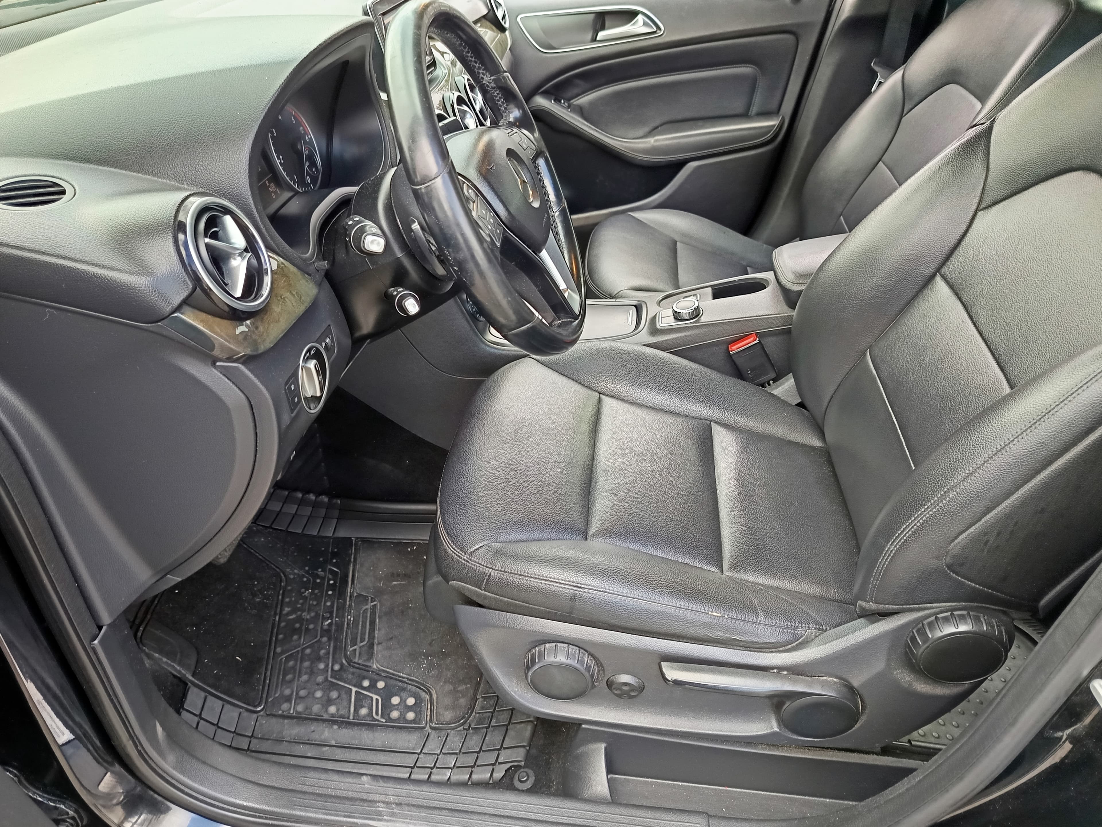 Mercedes-Benz B180 CDI · Ano 2012 — imagem 29