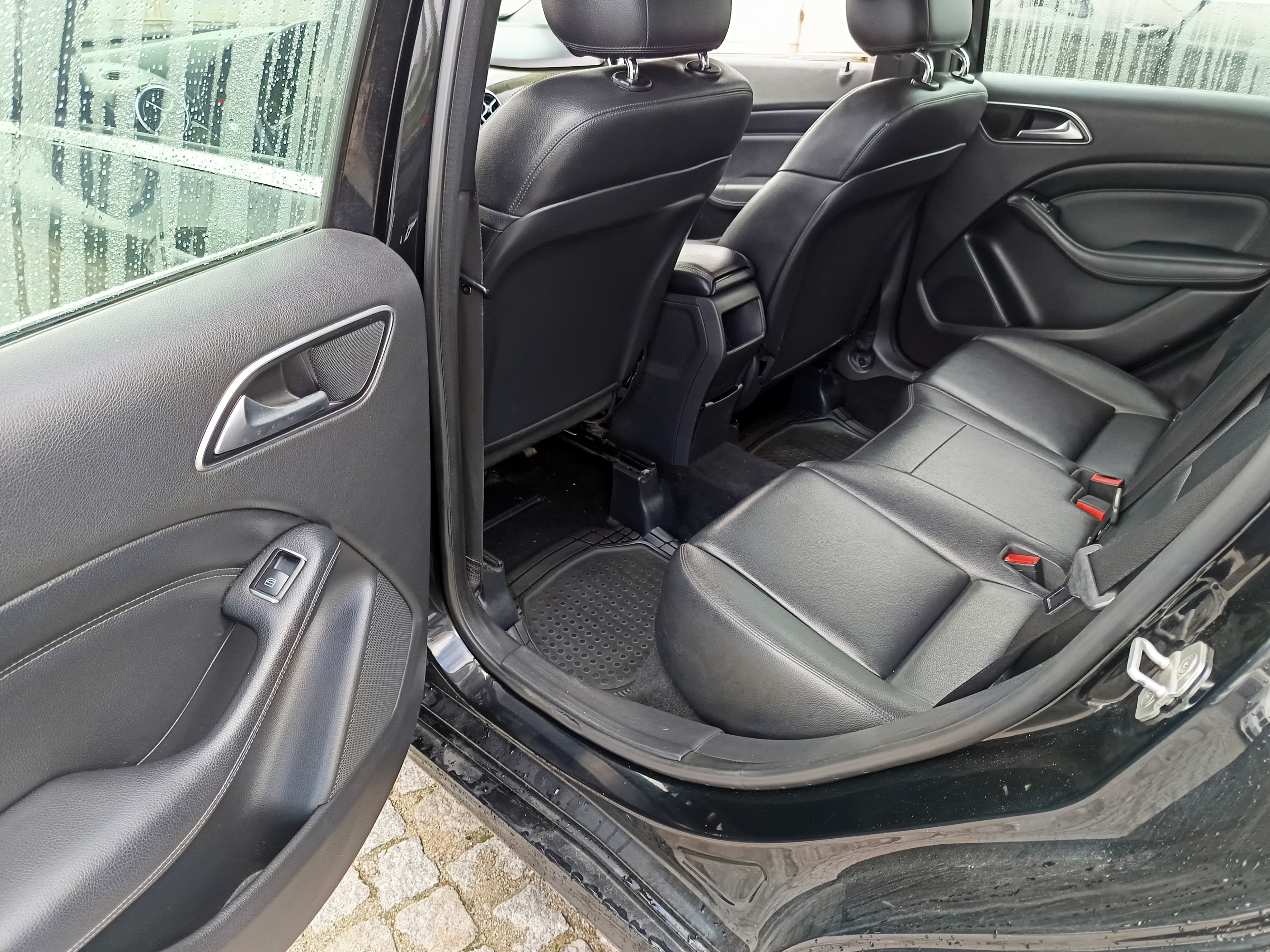 Mercedes-Benz B180 CDI · Ano 2012 — imagem 24
