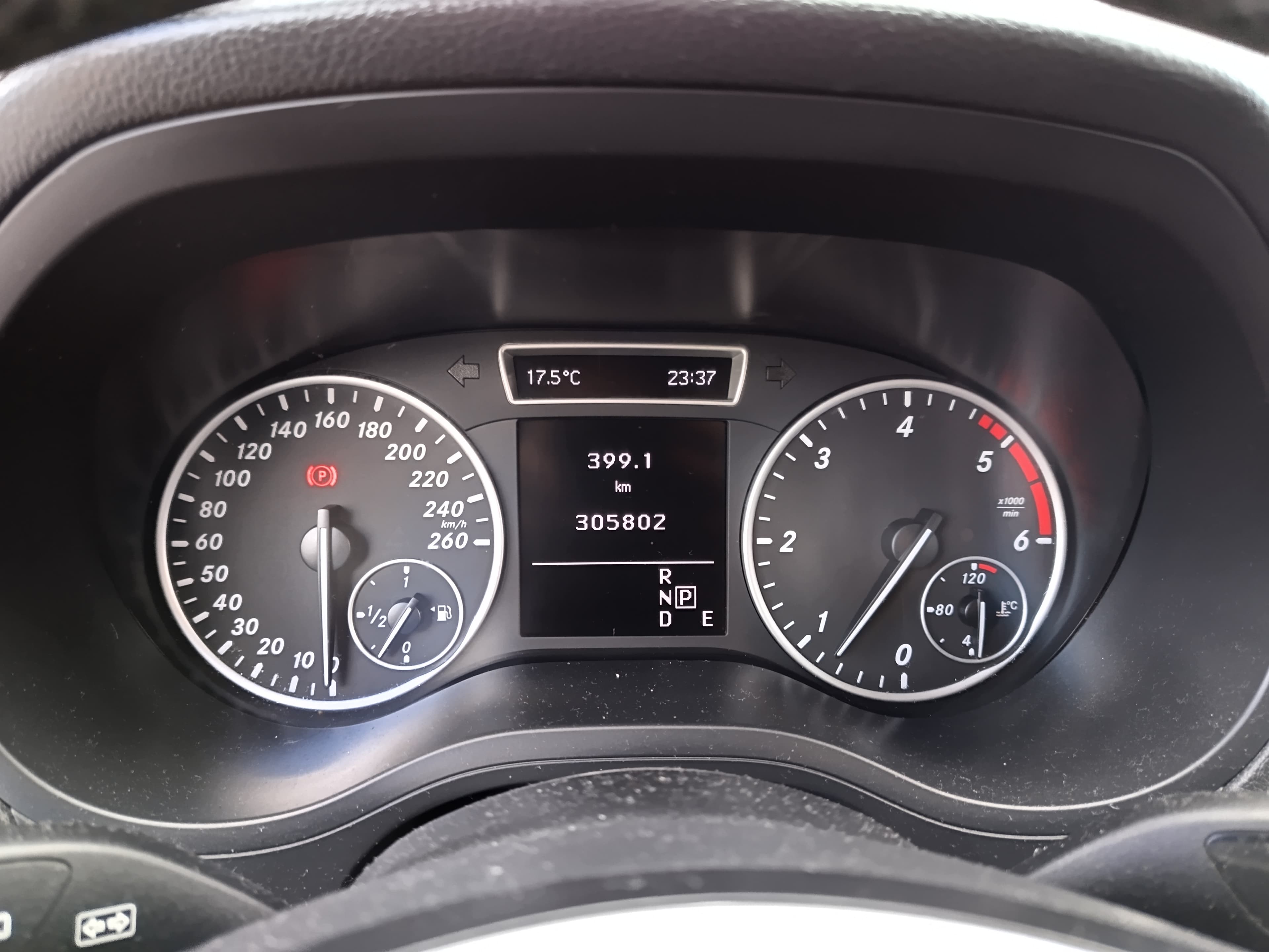 Mercedes-Benz B180 CDI · Ano 2012 — imagem 38