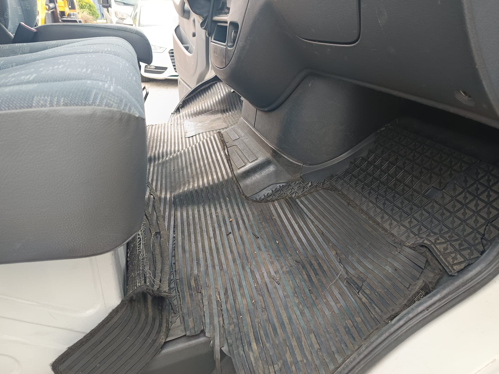 Mercedes-Benz Sprinter · Ano 2004 — imagem 25