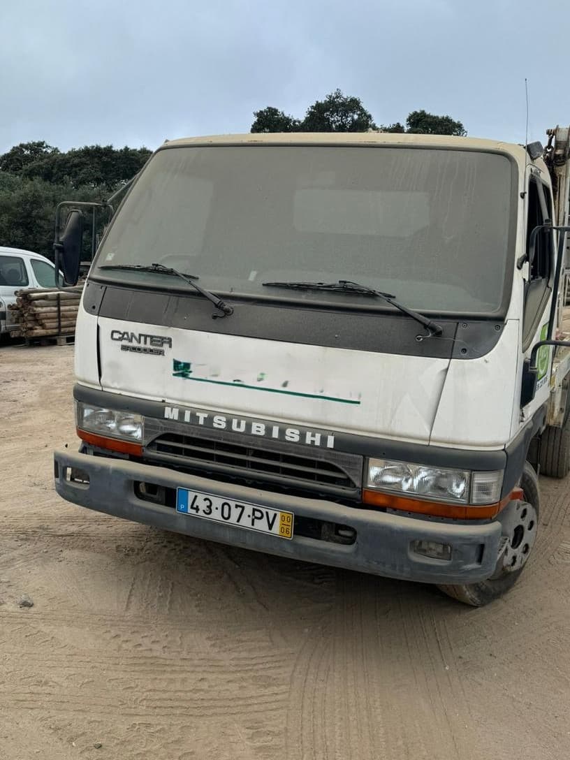Mitsubishi Canter · Ano 2000 — imagem 2