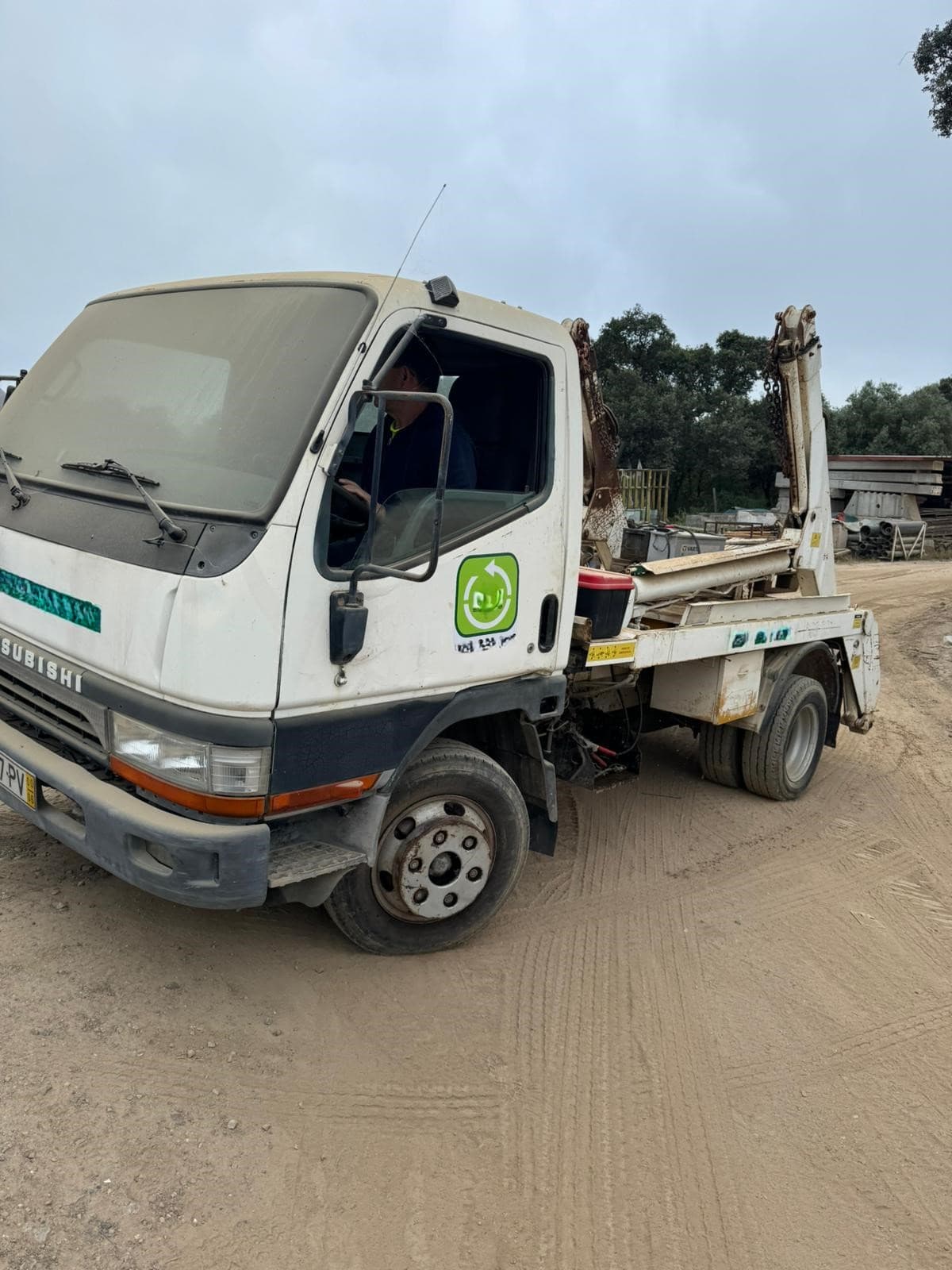 Mitsubishi Canter · Ano 2000 — imagem 1