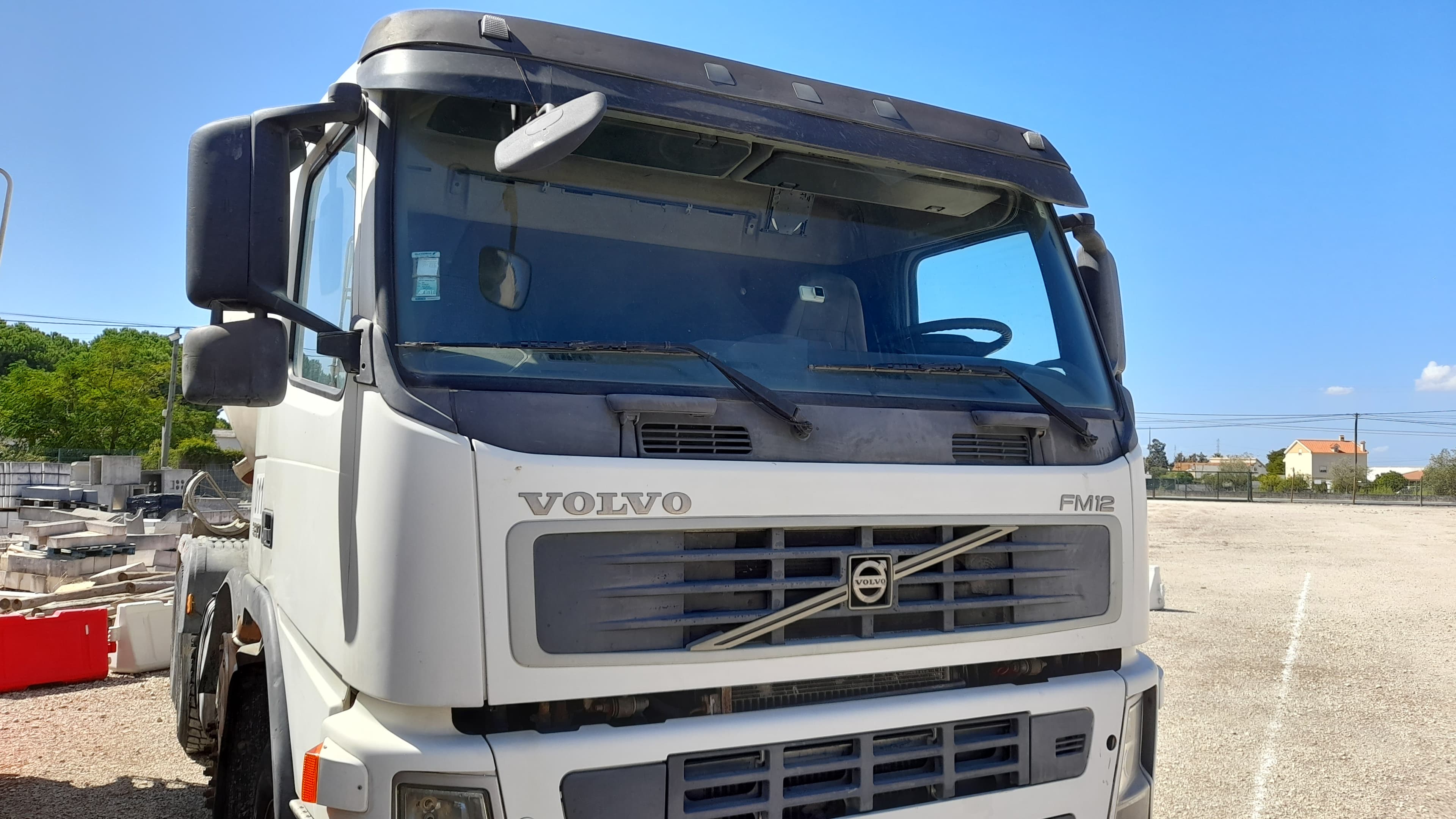 Autobetoneira Volvo FM12-43 8x4 — imagem 3