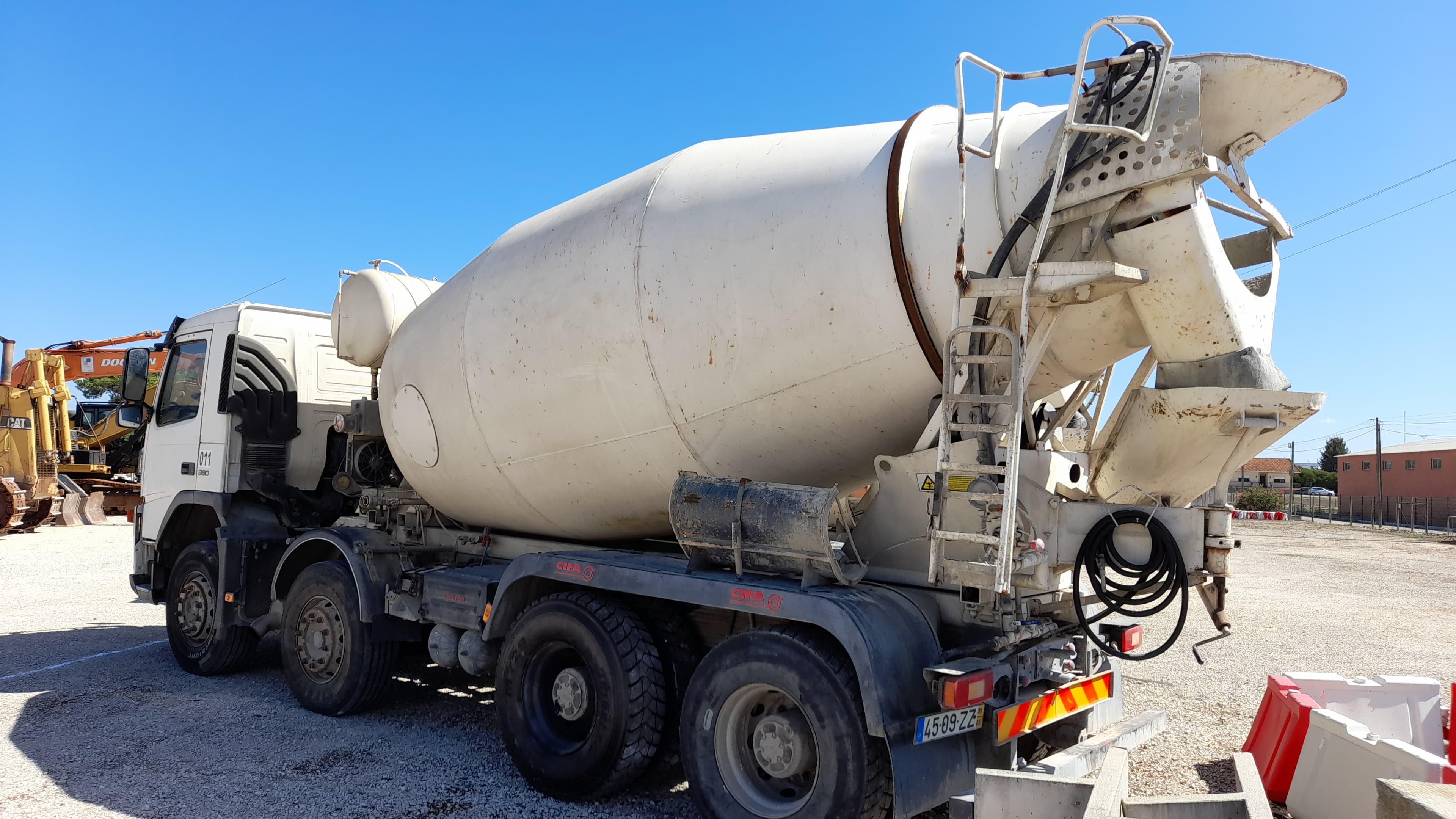 Autobetoneira Volvo FM12-43 8x4 — imagem 5