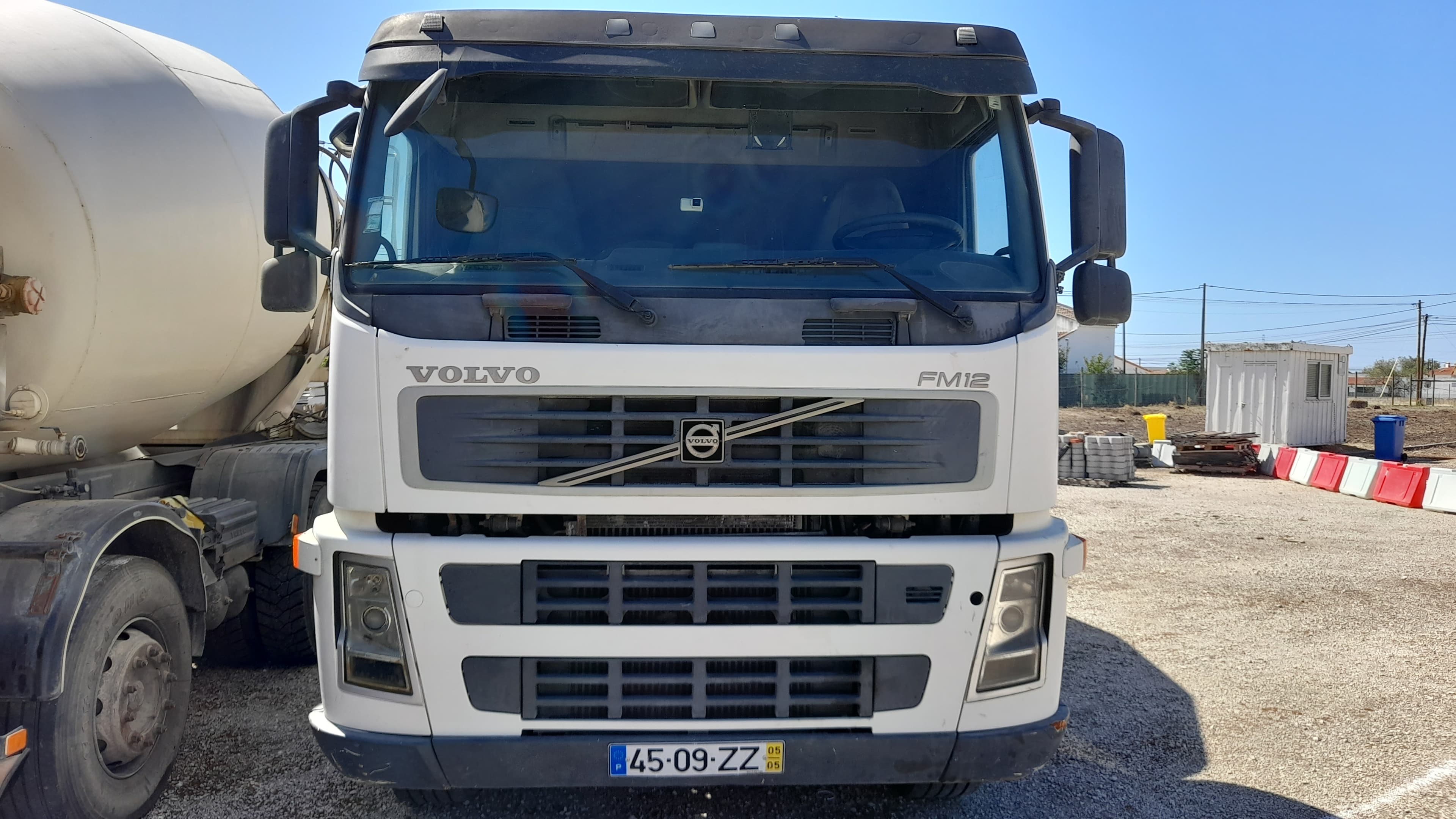 Autobetoneira Volvo FM12-43 8x4 — imagem 2