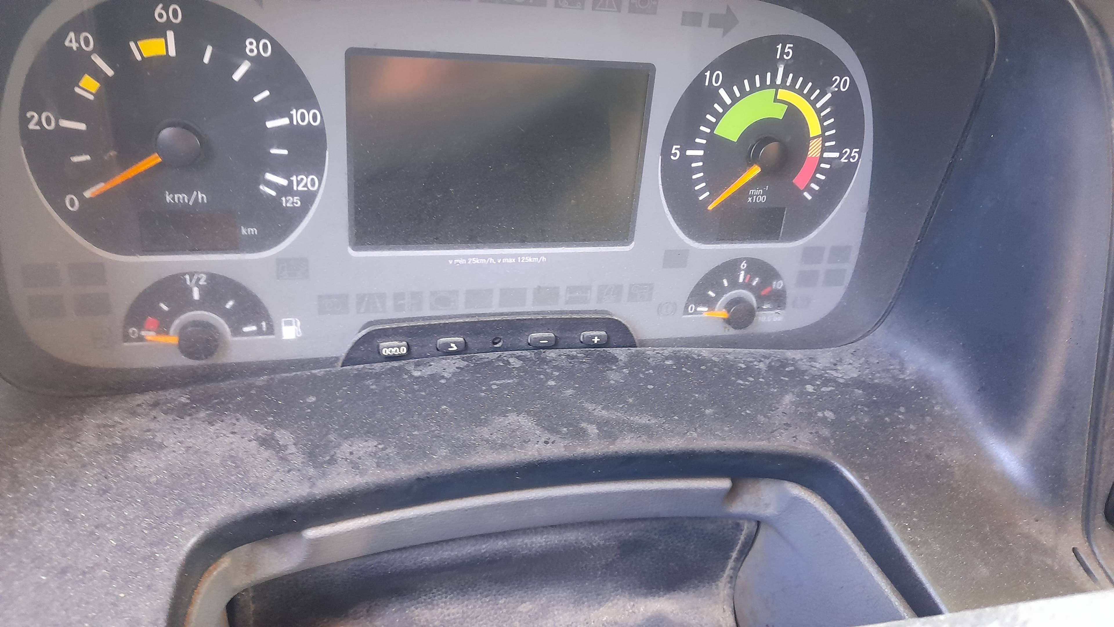 Autobetoneira Mercedes-Benz 3236B/42 8X4 — imagen 10