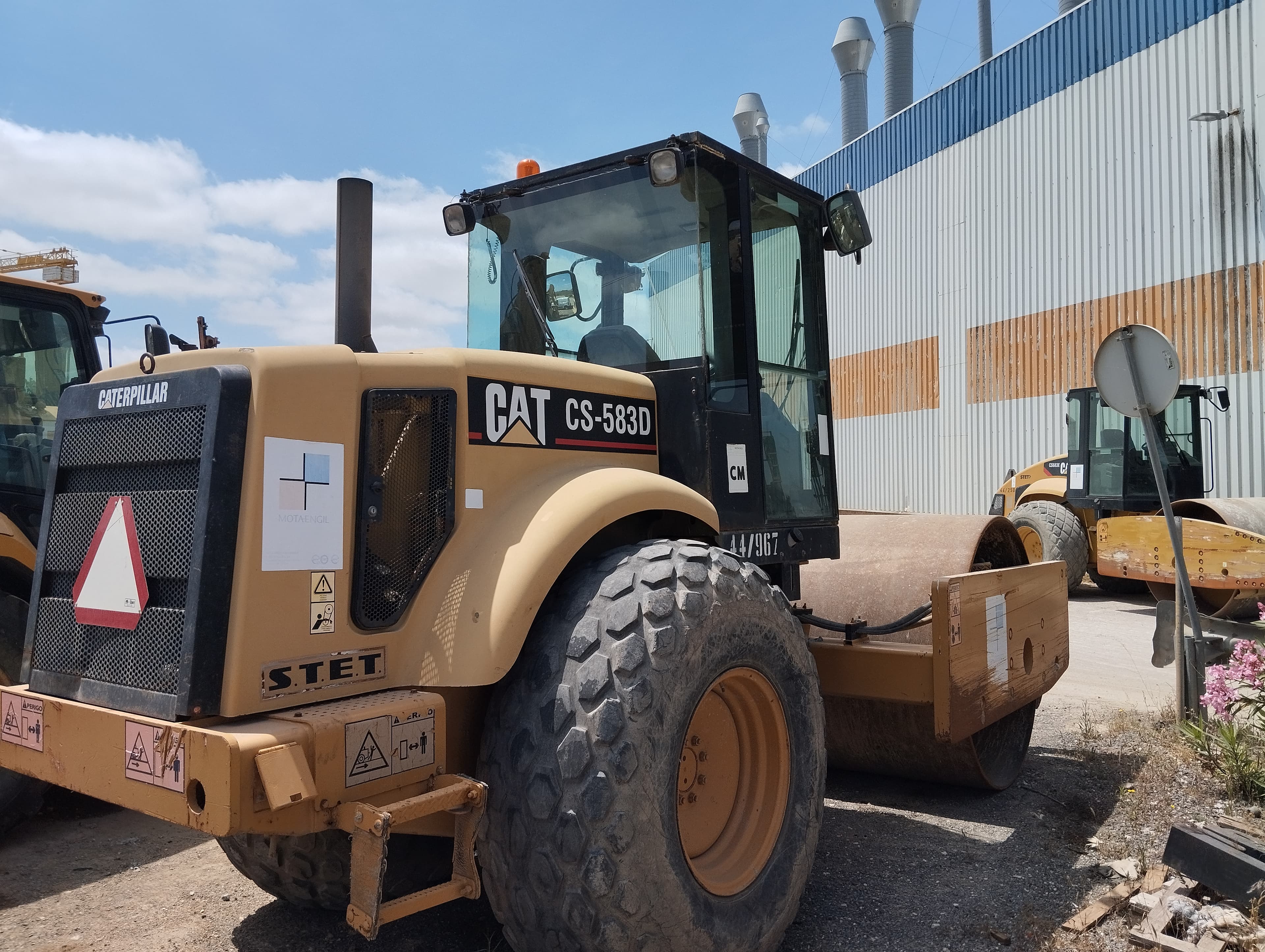 Cilindro Auto-Prop. Vibrador Solos 15 T Caterpillar CS 583 D — imagem 5