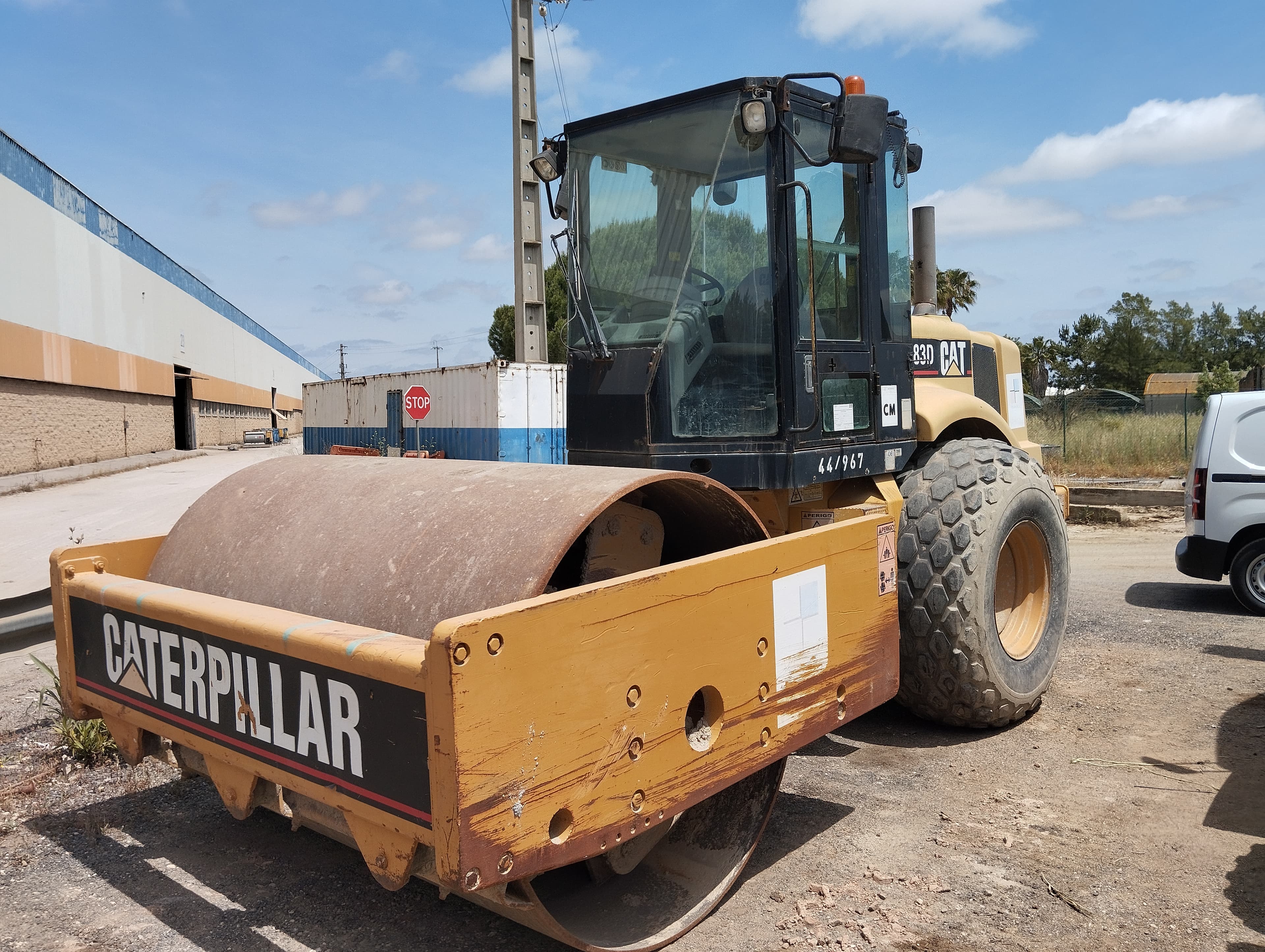 Cilindro Auto-Prop. Vibrador Solos 15 T Caterpillar CS 583 D — imagem 2