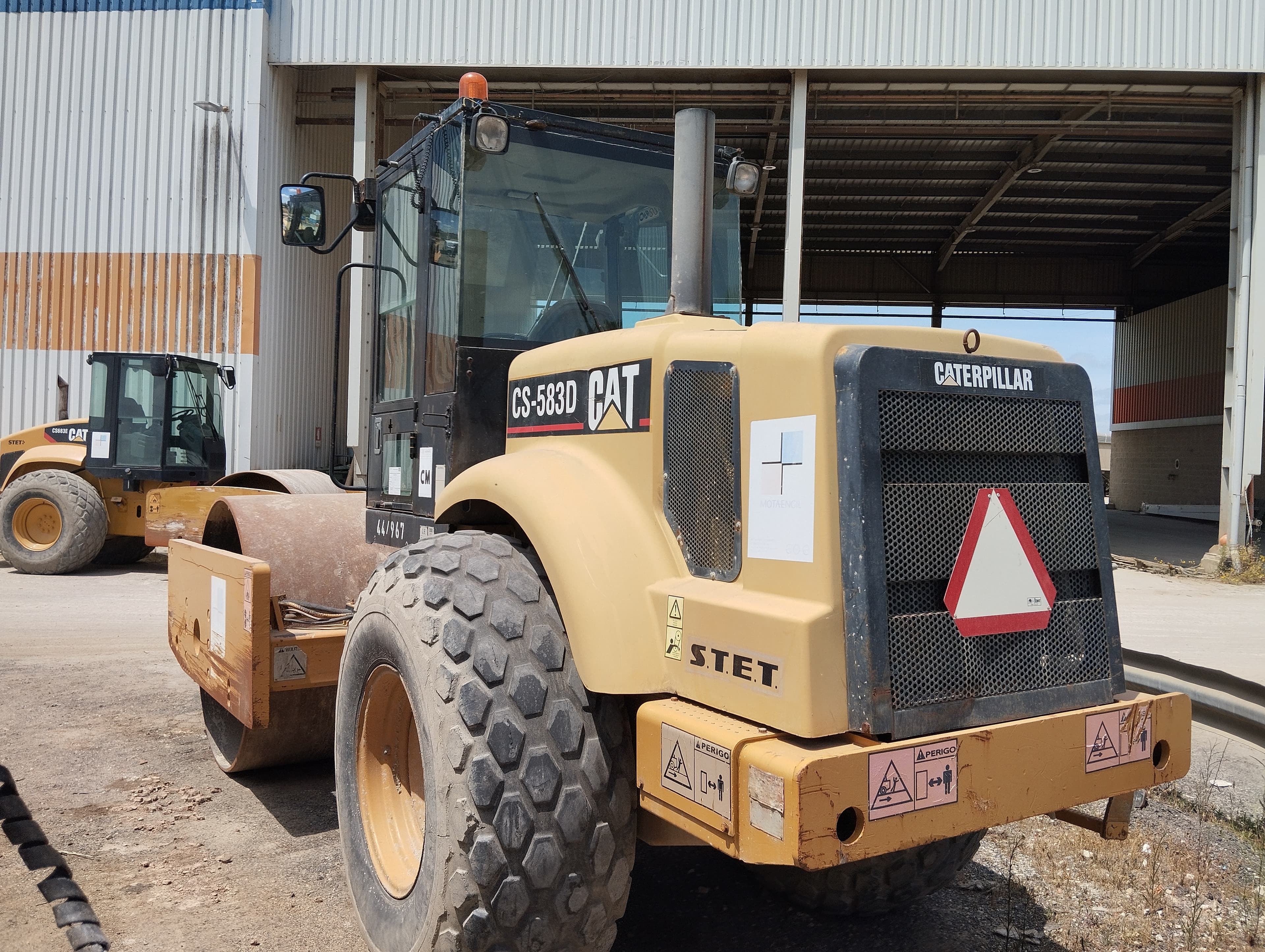 Cilindro Auto-Prop. Vibrador Solos 15 T Caterpillar CS 583 D — imagem 4
