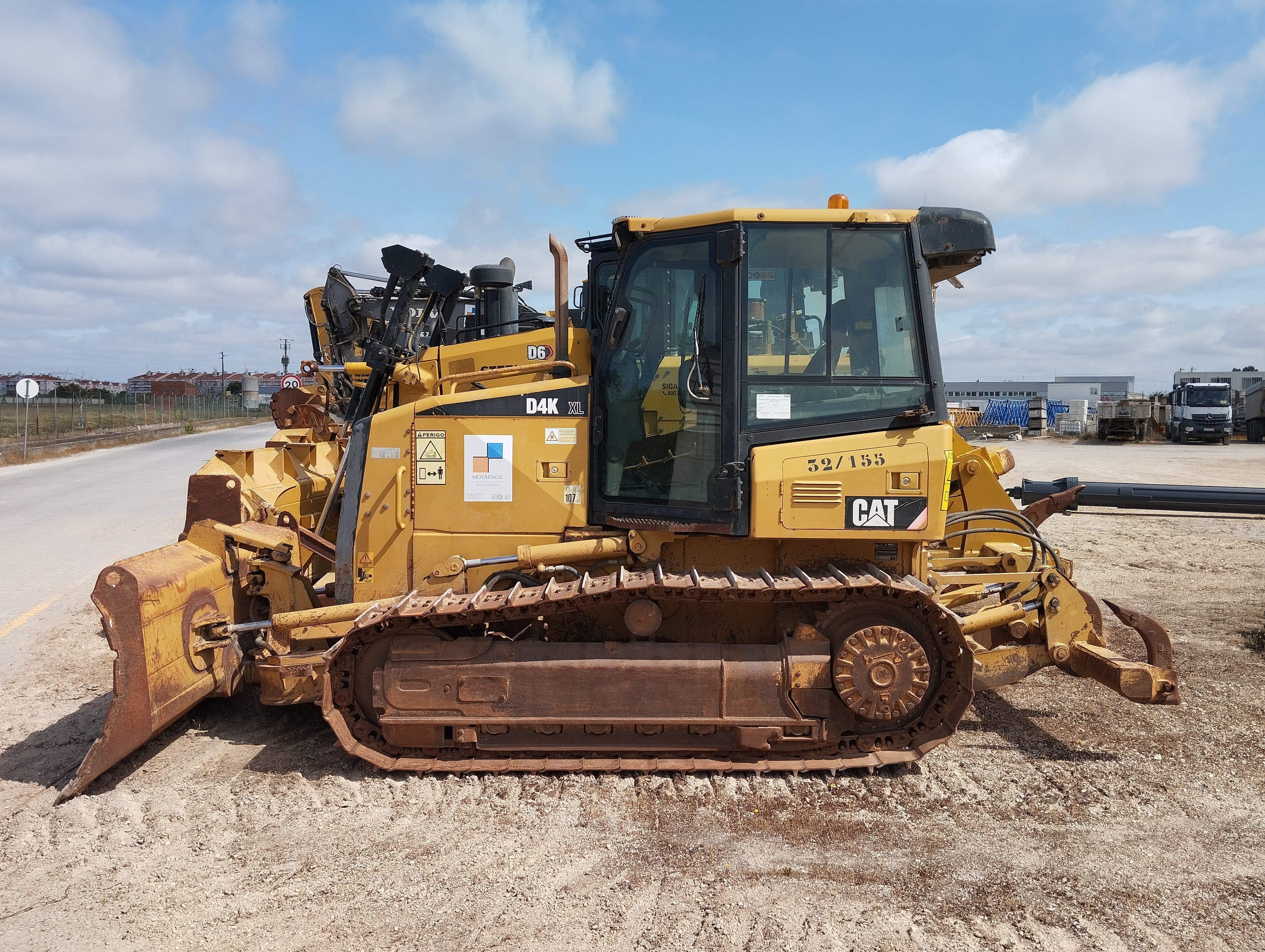 Trator de Rastos 10 T Caterpillar D4 K XL — imagem 3