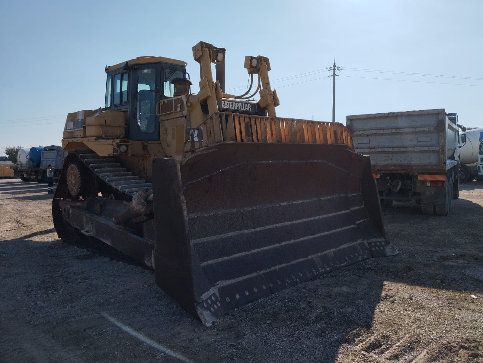 Trator de Rastos 50 T Caterpillar D9 R PS — imagem 3
