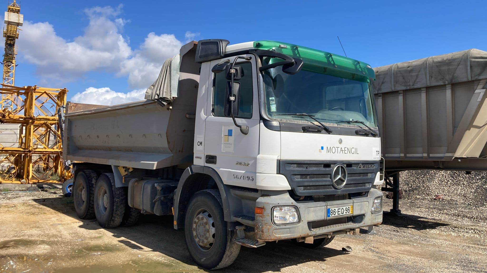 Camião Basculante Tras. 26 T Mercedes-Benz ACTROS 2632K/36 6x4