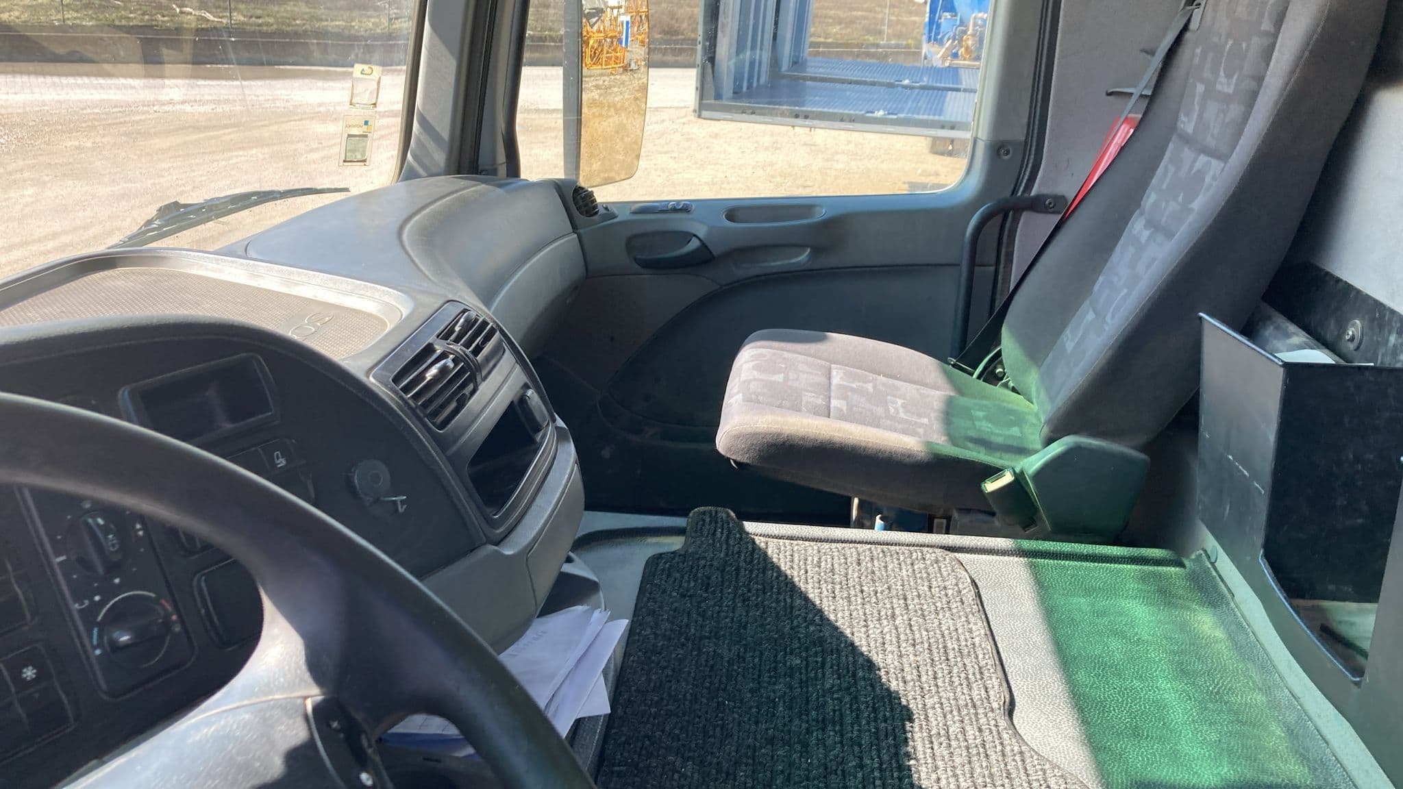 Camião Basculante Tras. 26 T Mercedes-Benz ACTROS 2632K/36 6x4 — imagem 5