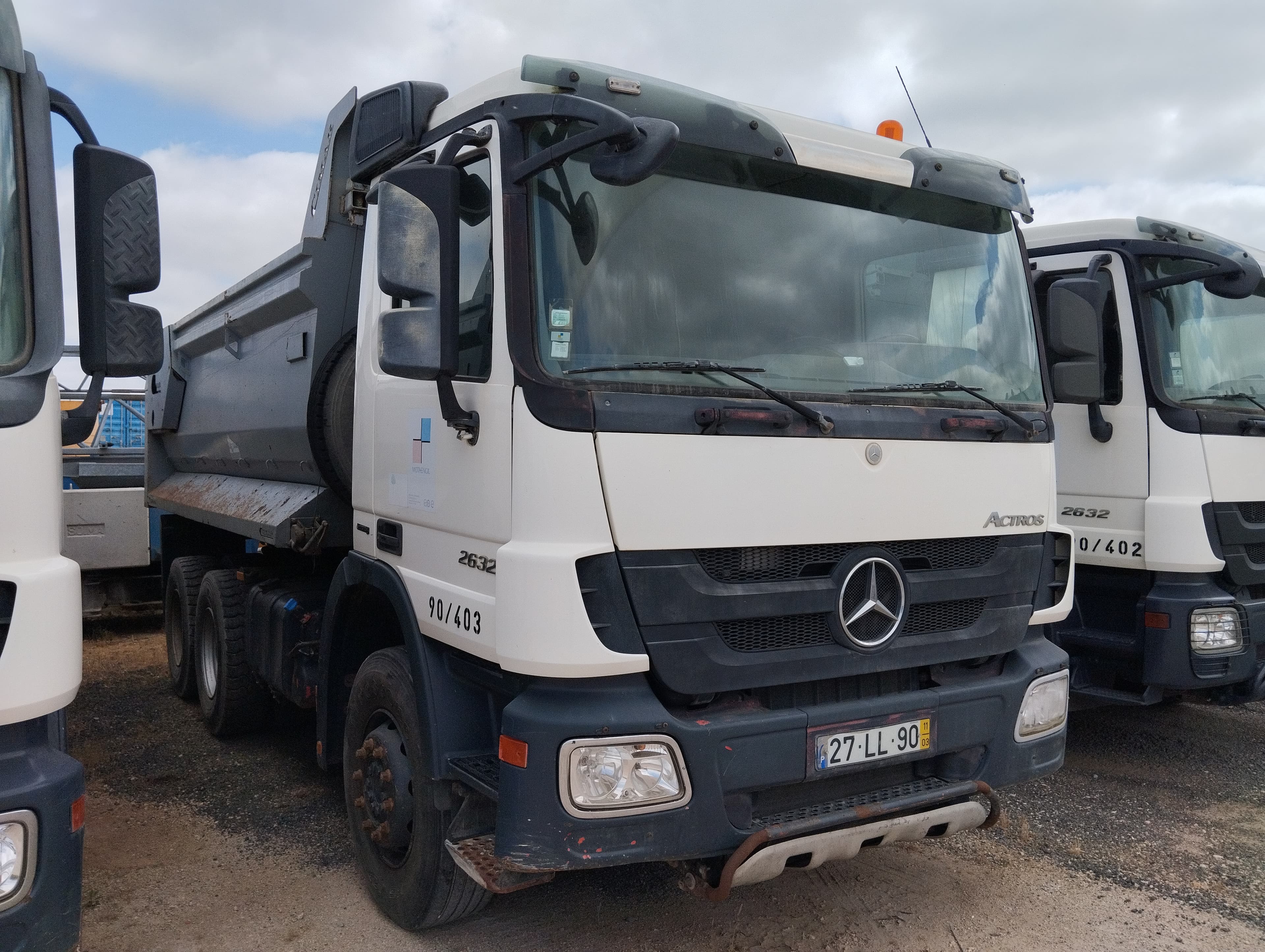 Camião Basculante Tras. 26 T Mercedes-Benz 2632 K — imagen 3
