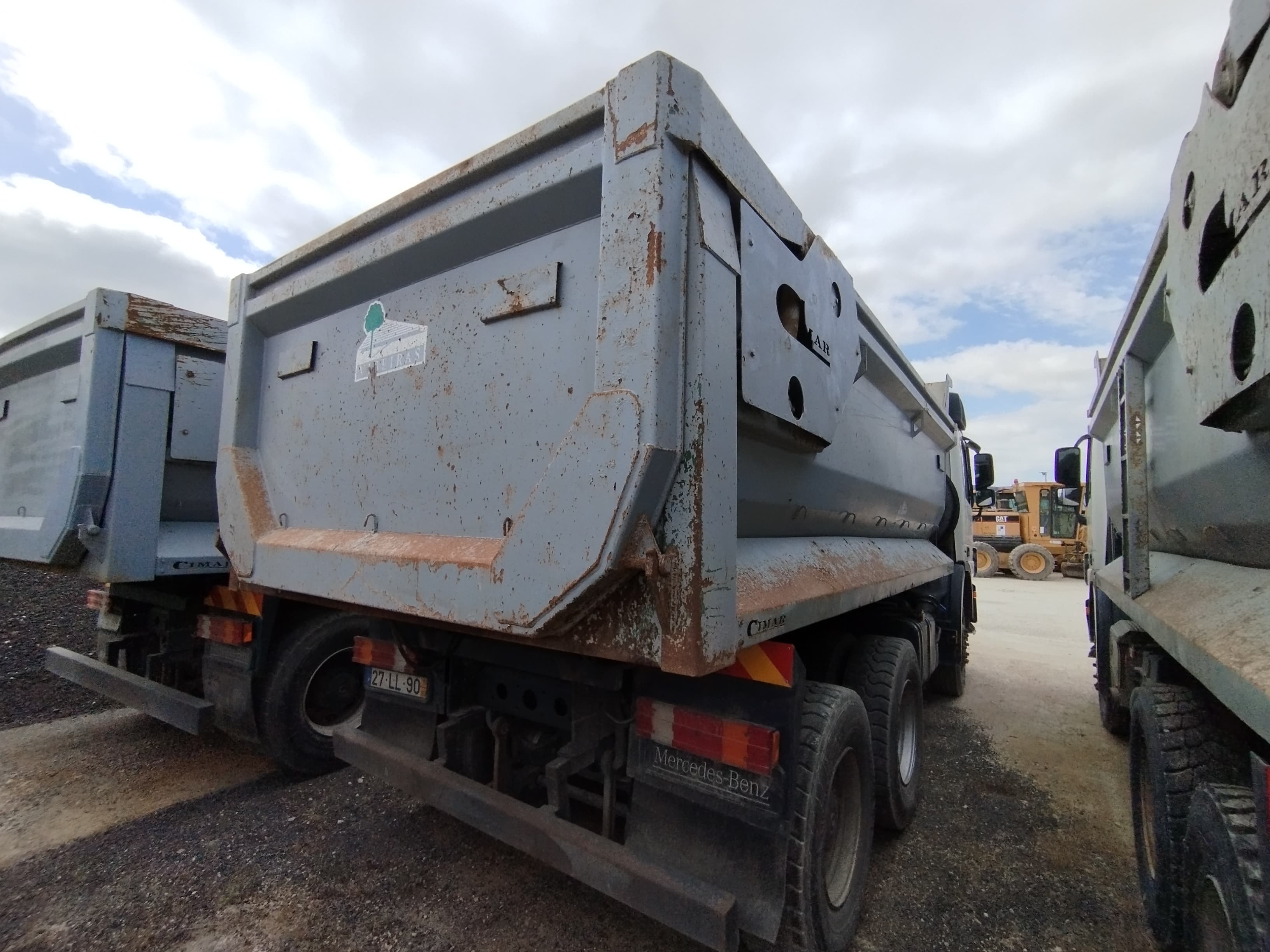 Camião Basculante Tras. 26 T Mercedes-Benz 2632 K — imagen 5
