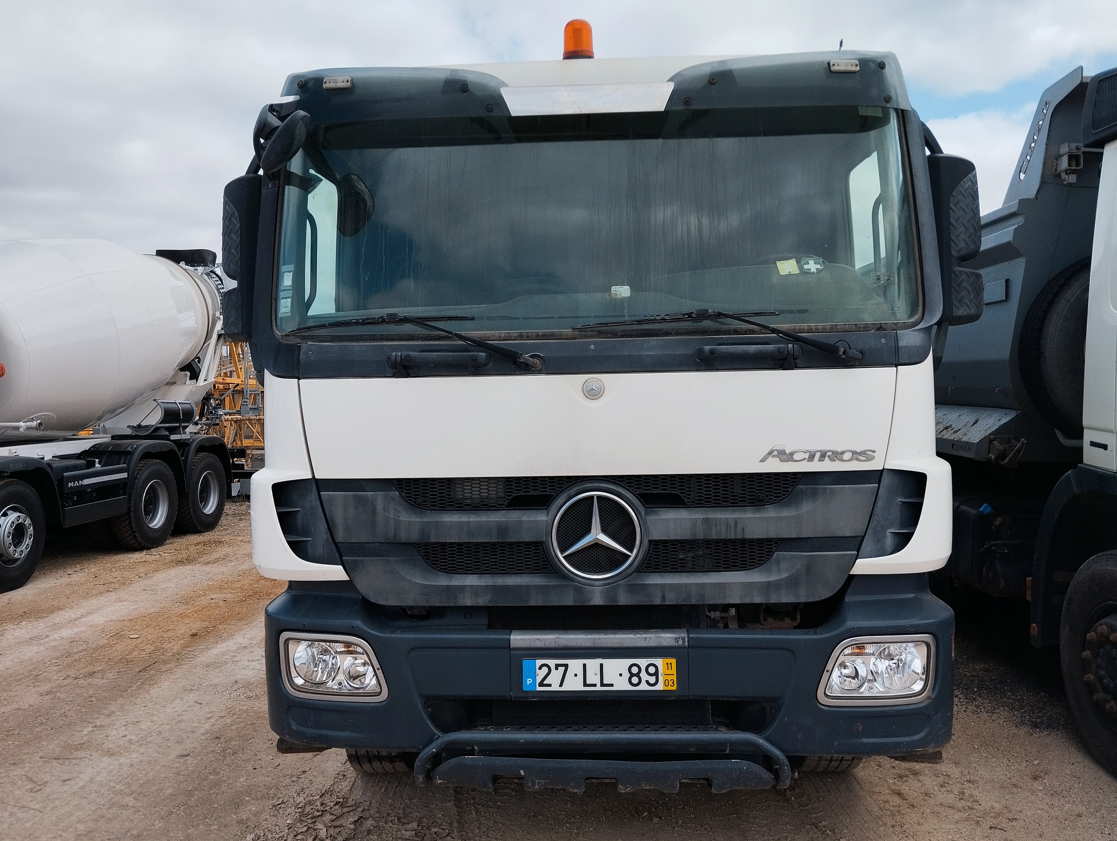 Camião Basculante Tras. 26 T Mercedes-Benz 2632 K — imagem 2