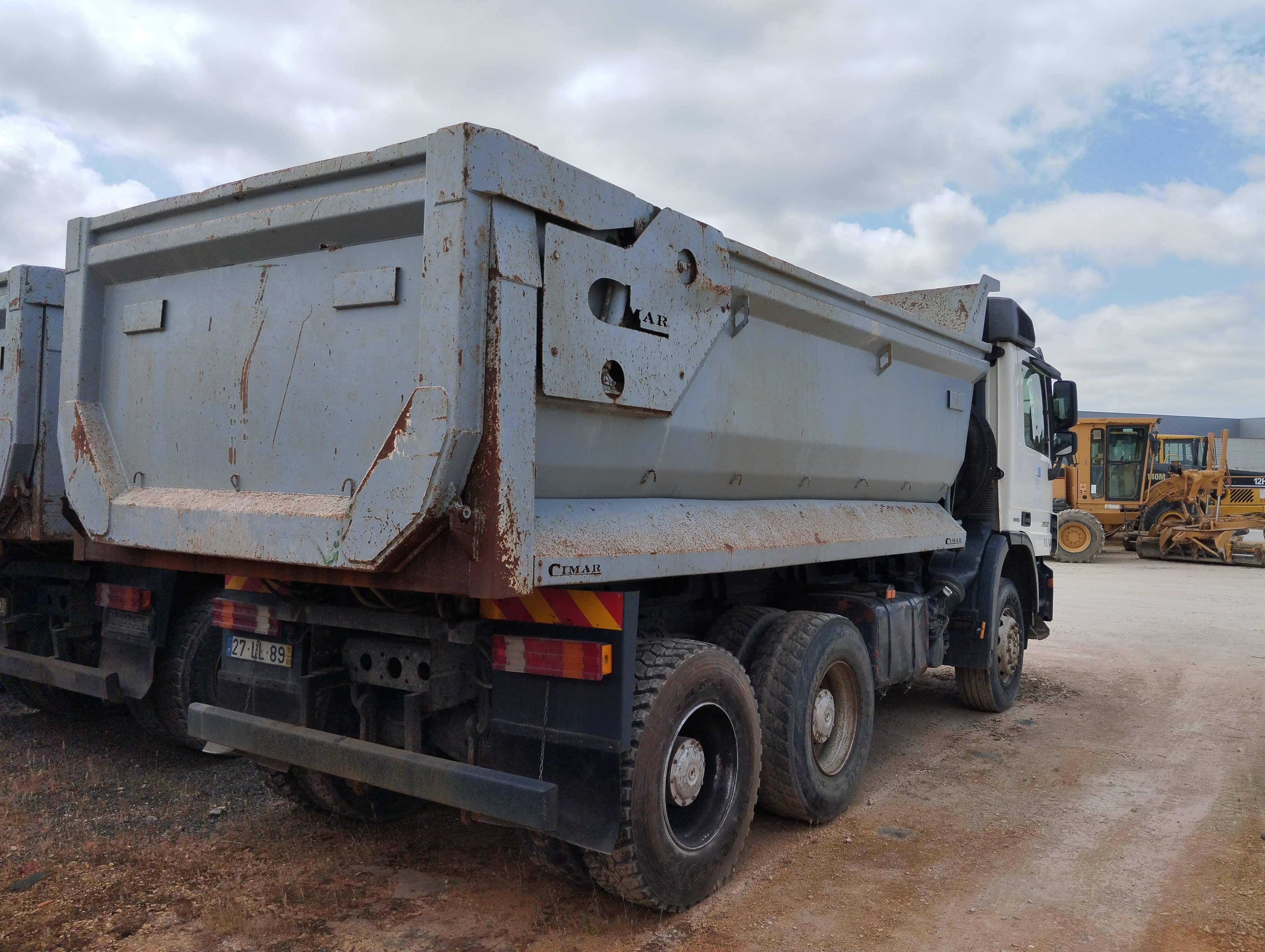 Camião Basculante Tras. 26 T Mercedes-Benz 2632 K — imagem 5