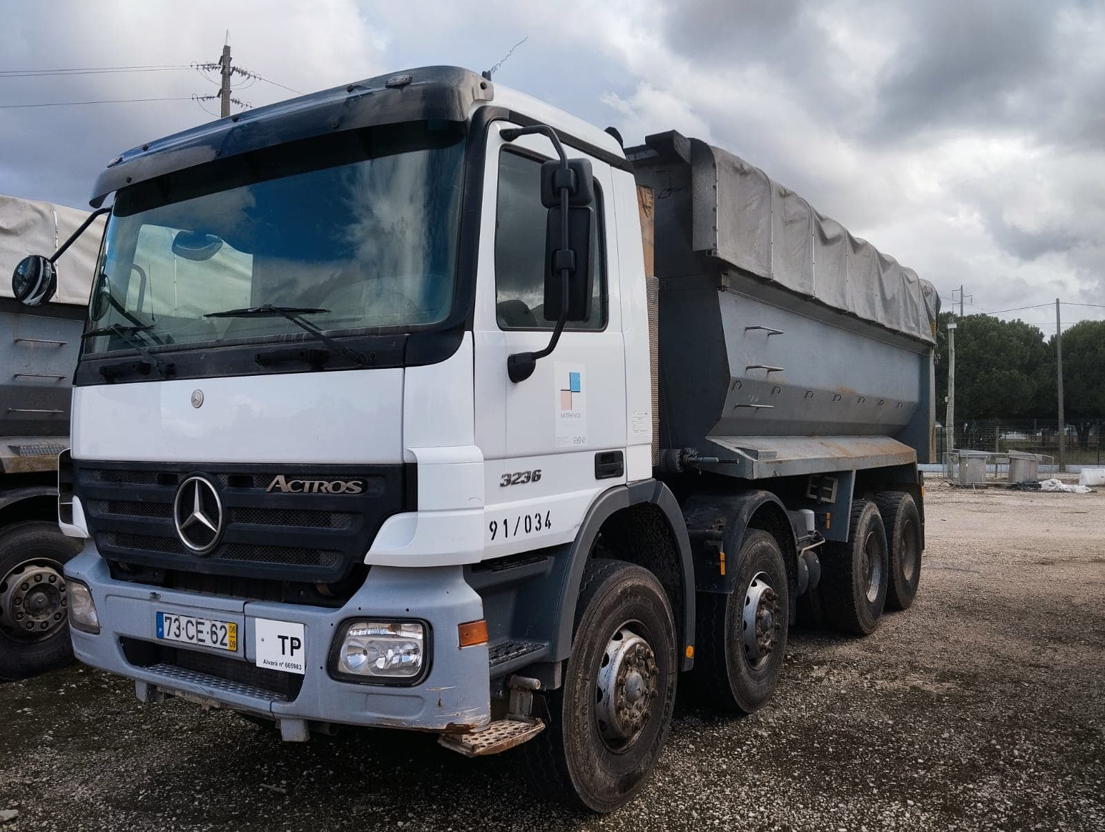 Camión volquete trasero 32 T Mercedes-Benz ACTROS 3236K/42 8x4 — imagen 7
