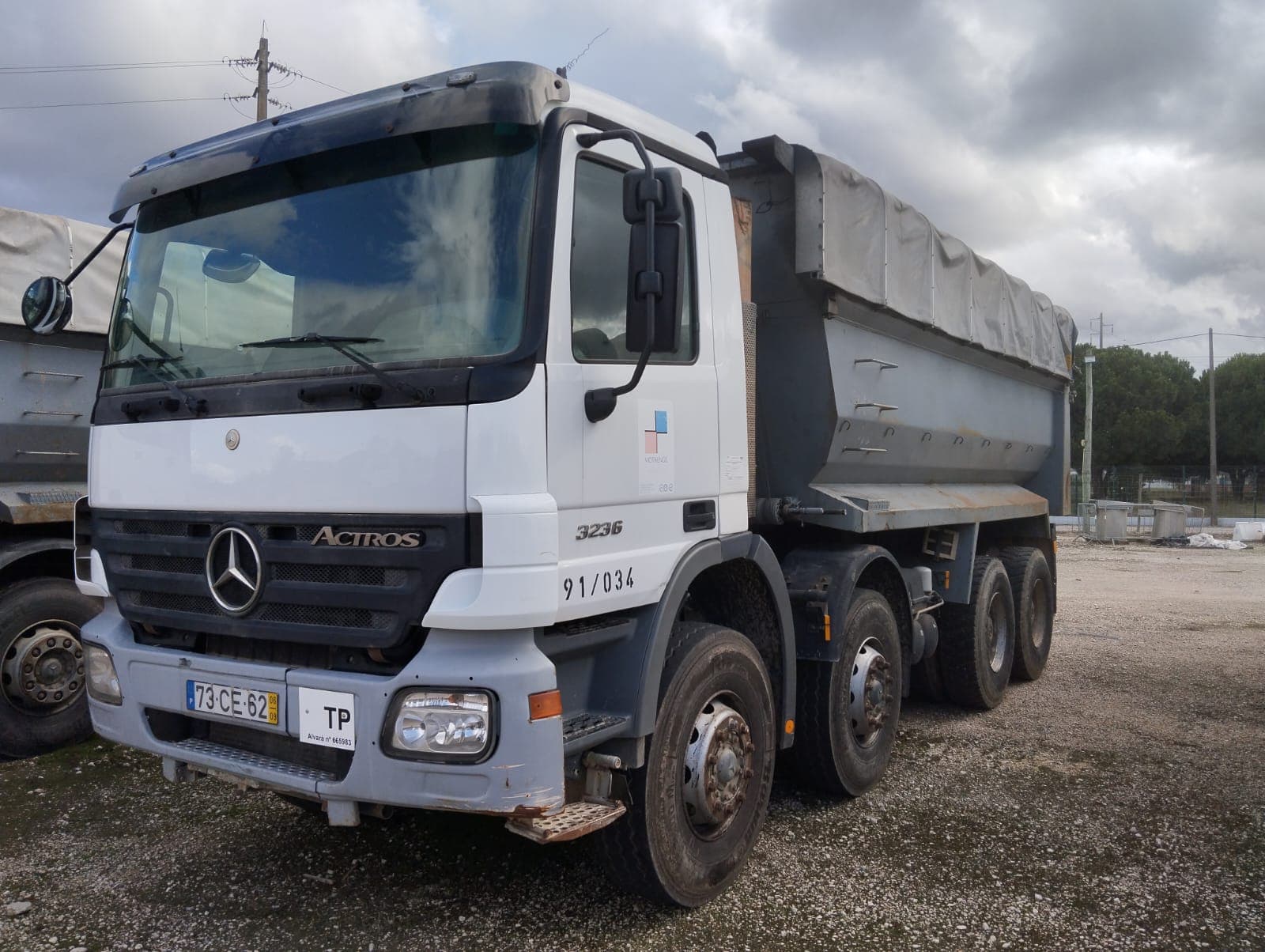 Camión volquete trasero 32 T Mercedes-Benz ACTROS 3236K/42 8x4 — imagen 1