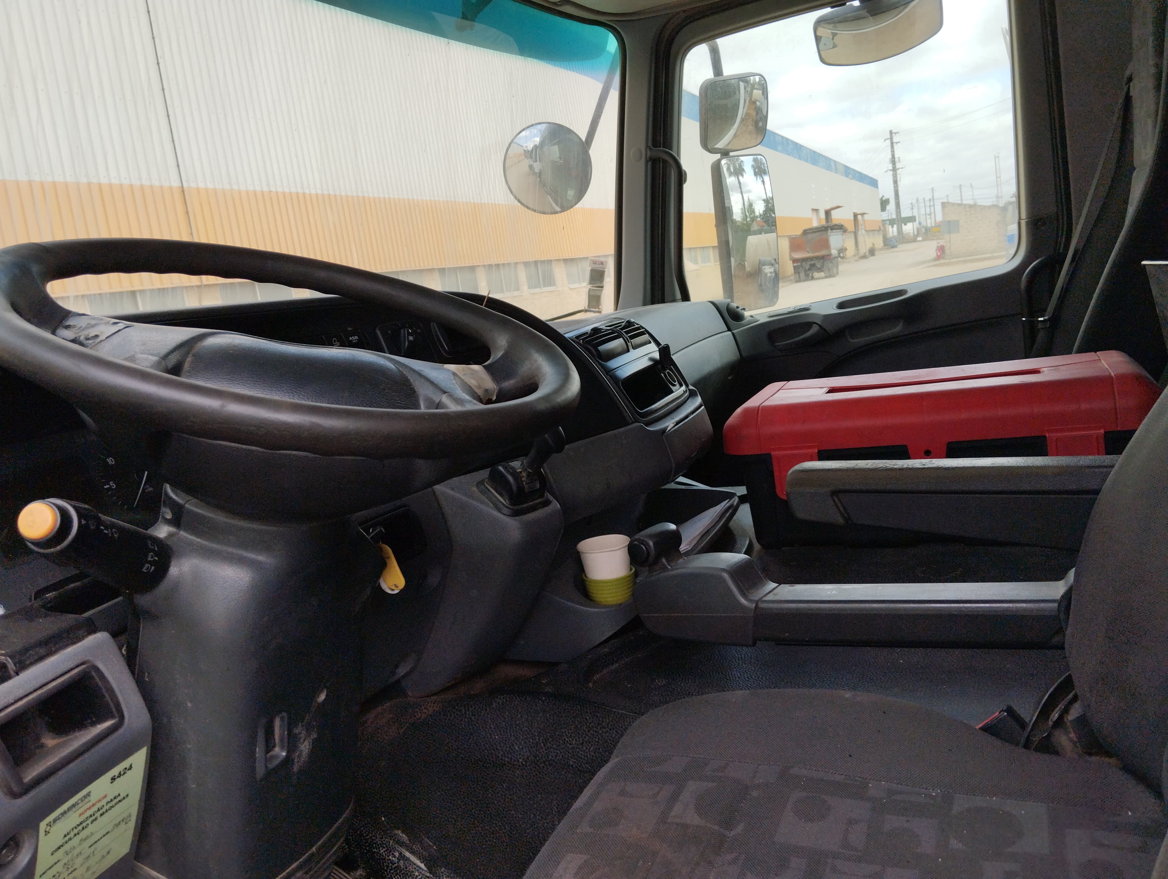 Camião Basculante Tras. 32 T Mercedes-Benz ACTROS 3236K/42 8x4 — imagen 6