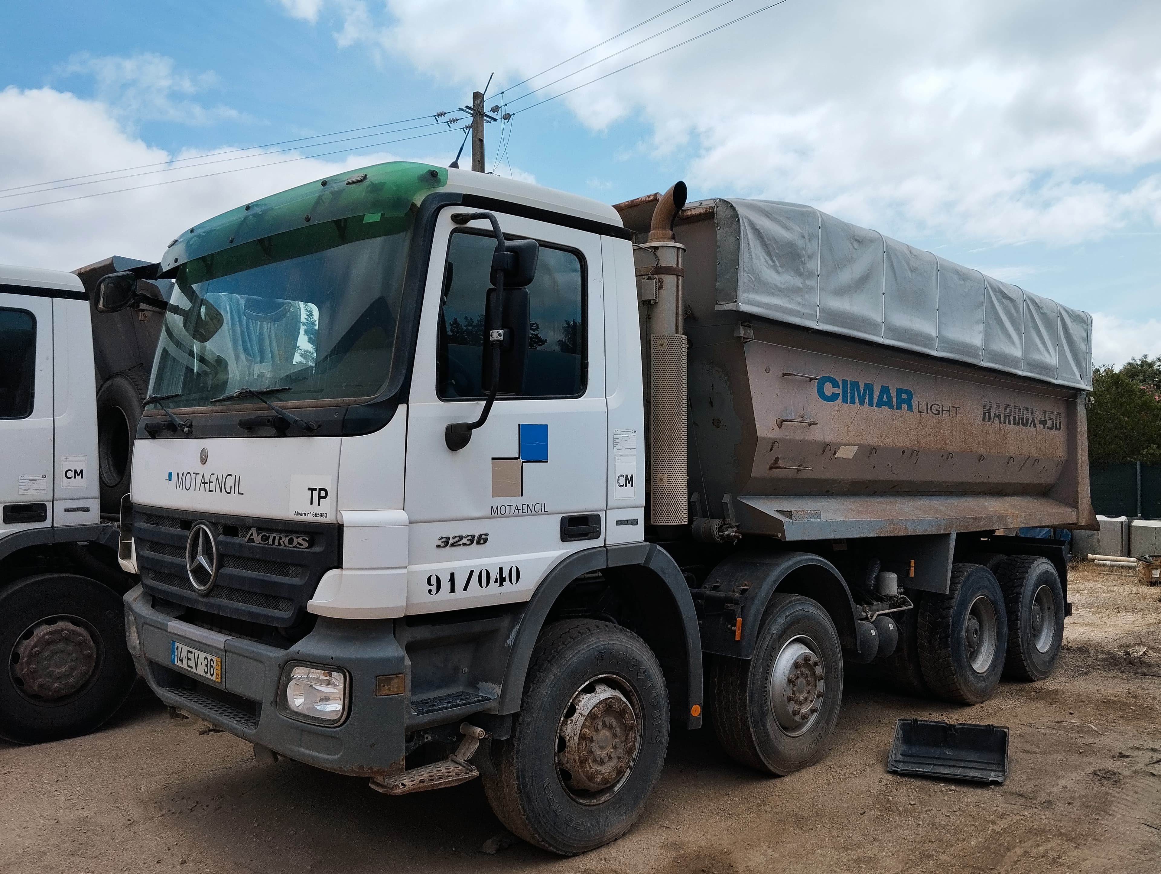 Camião Basculante Tras. 32 T Mercedes-Benz ACTROS 3236K/42 8x4 — imagem 1