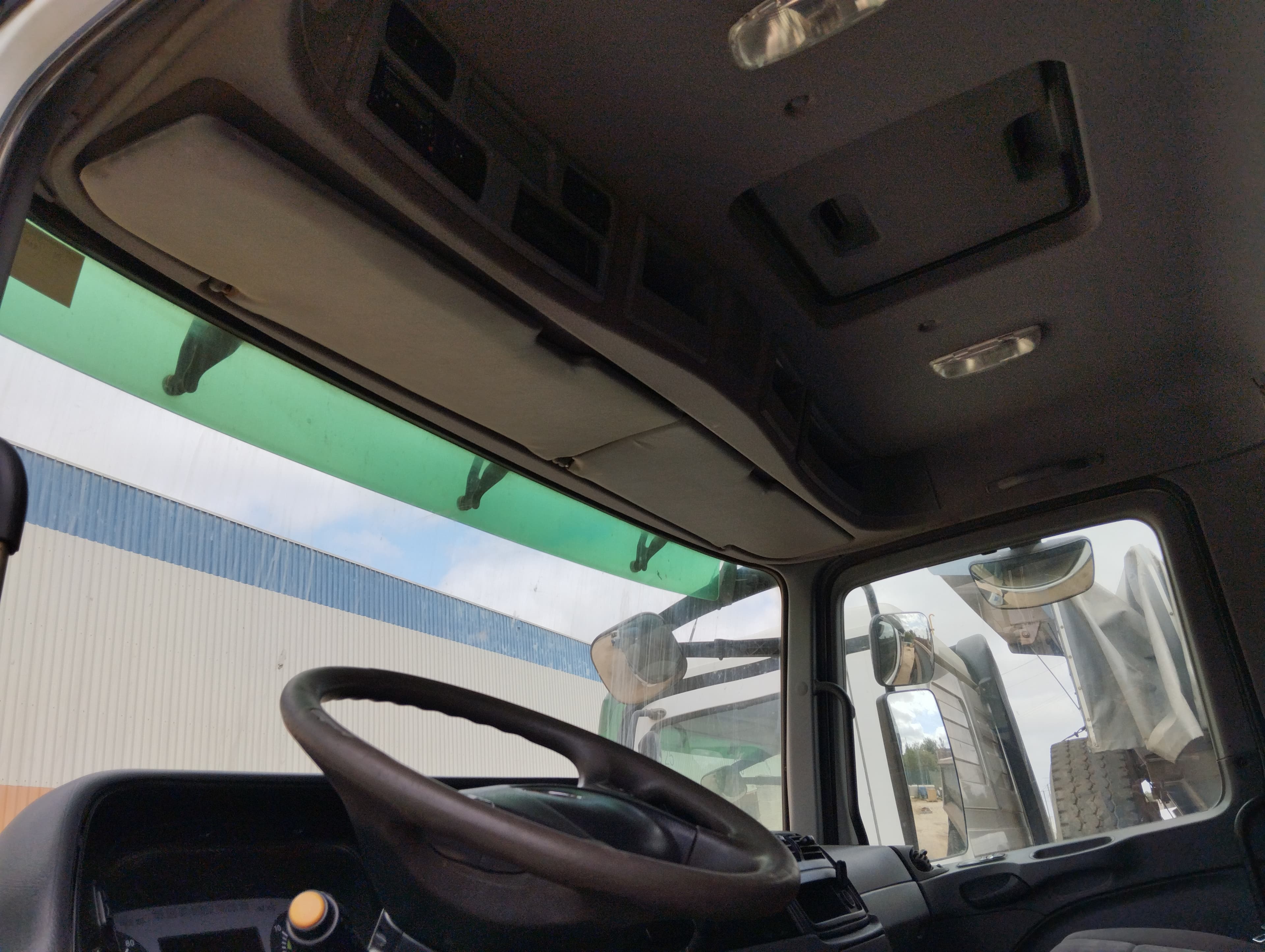 Camião Basculante Tras. 32 T Mercedes-Benz ACTROS 3236K/42 8x4 — imagem 8