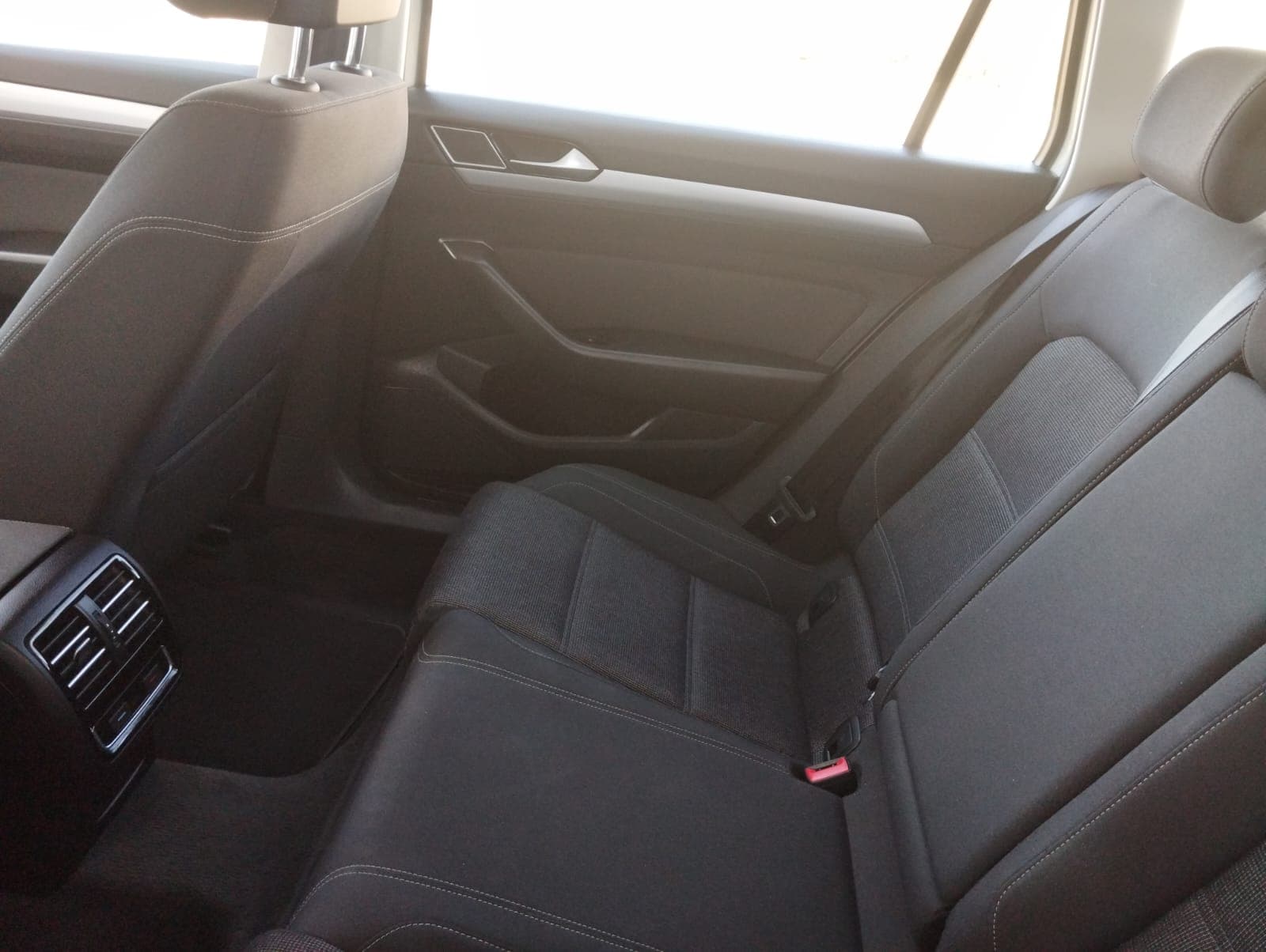 Volkswagen Passat B8 Variant 1.6 TDI · Ano 2015 — imagen 7