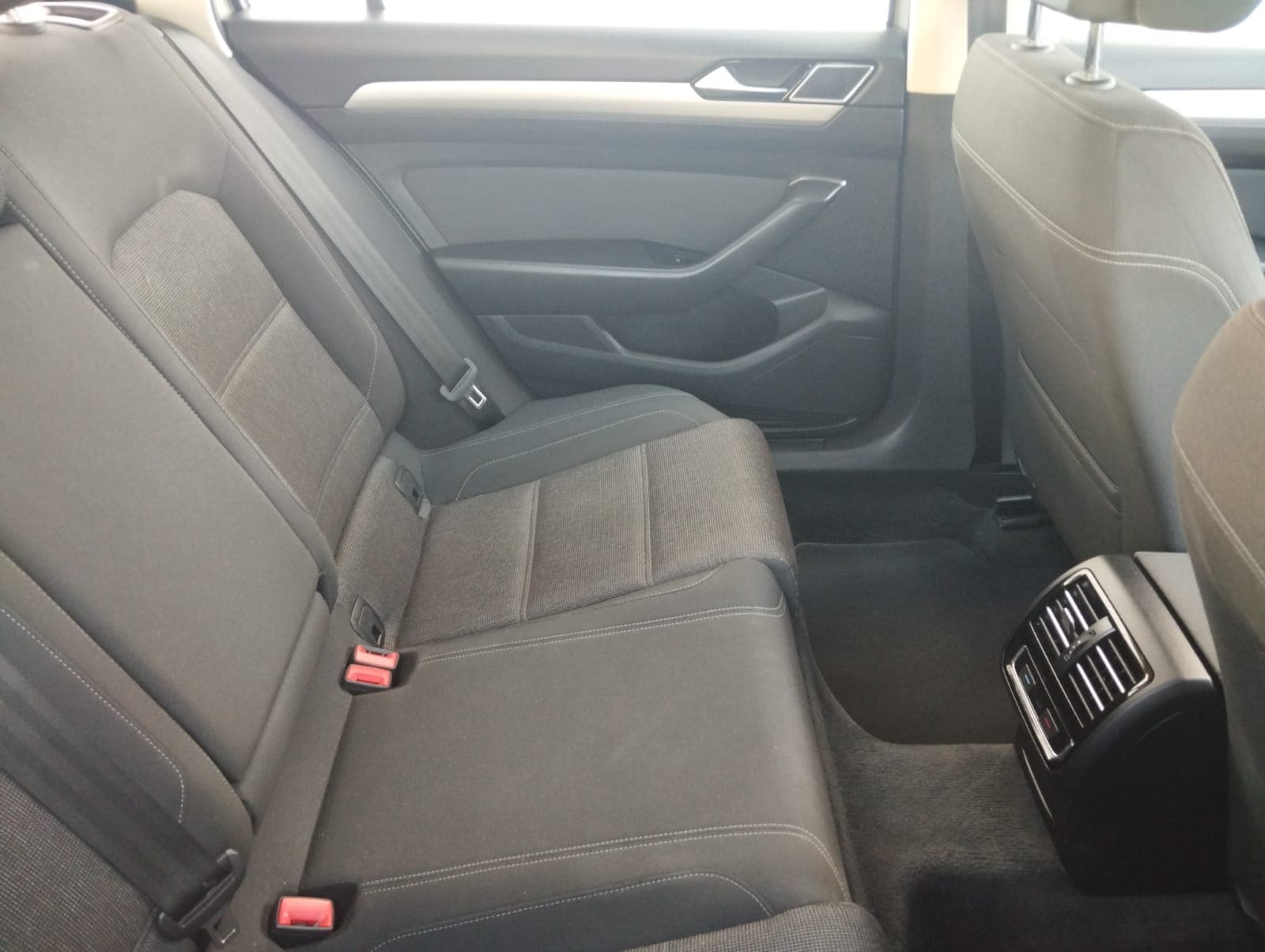 Volkswagen Passat B8 Variant 1.6 TDI · Ano 2015 — imagen 10