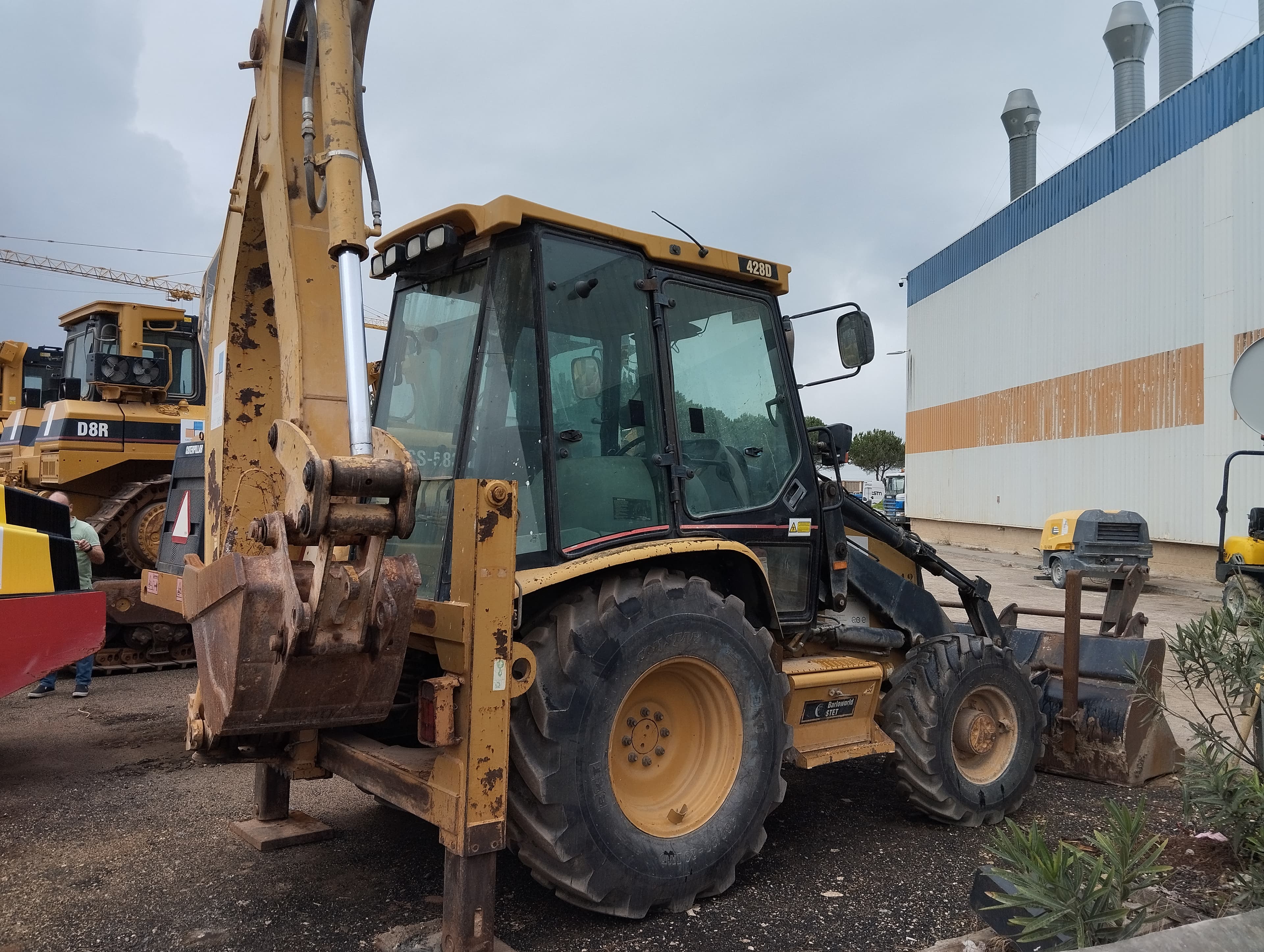 Conj. Ind. Pá e Retro de Pneus Caterpillar 428 DNF CM — image 4